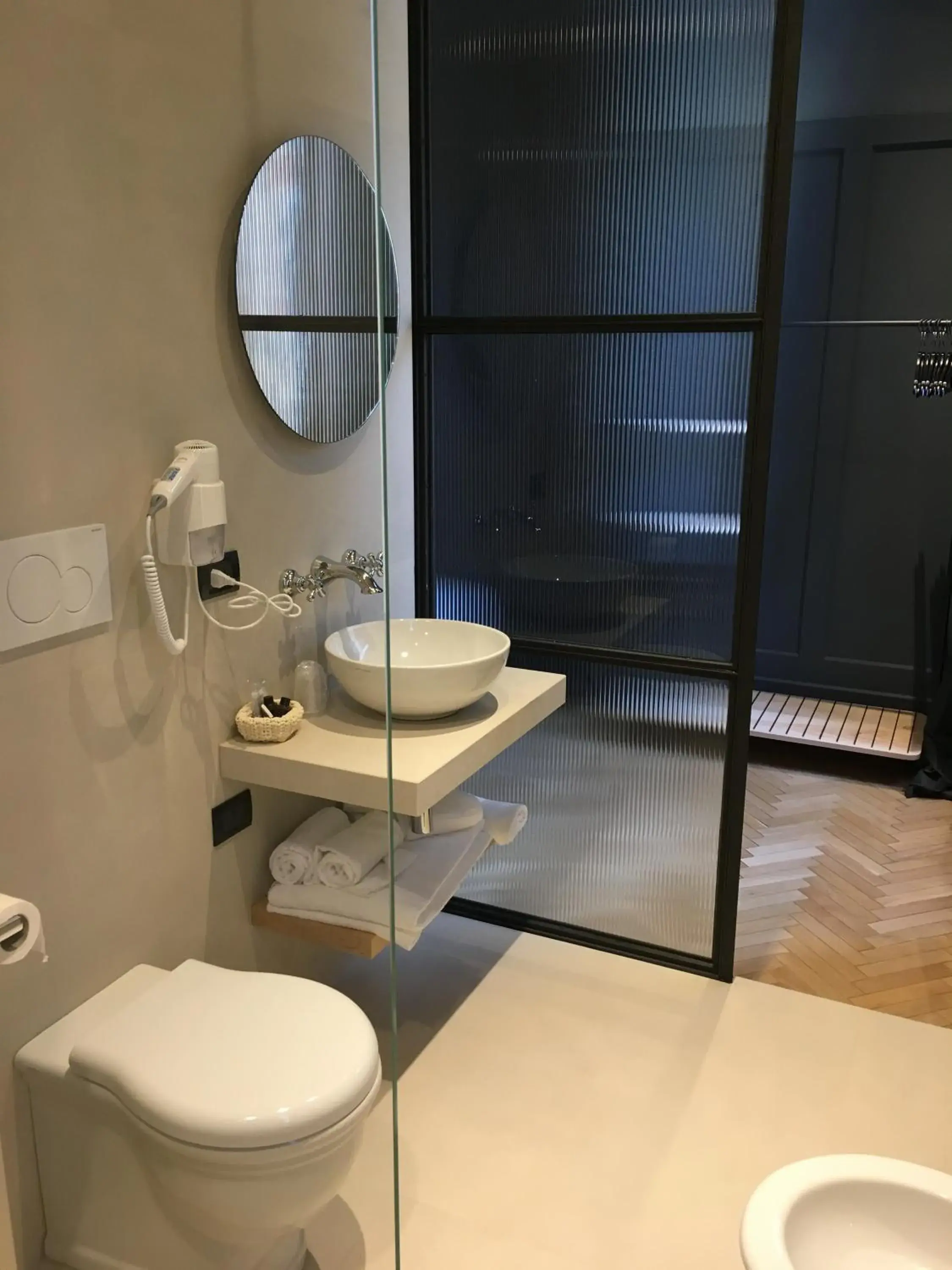 Toilet, Bathroom in Hotel 5 Colonne