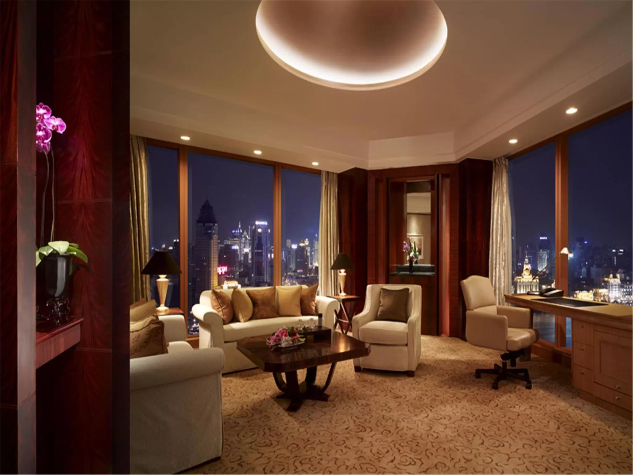 Living room in Pudong Shangri-La, Shanghai