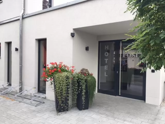 Facade/entrance in Hotel-Gasthof Neue Post