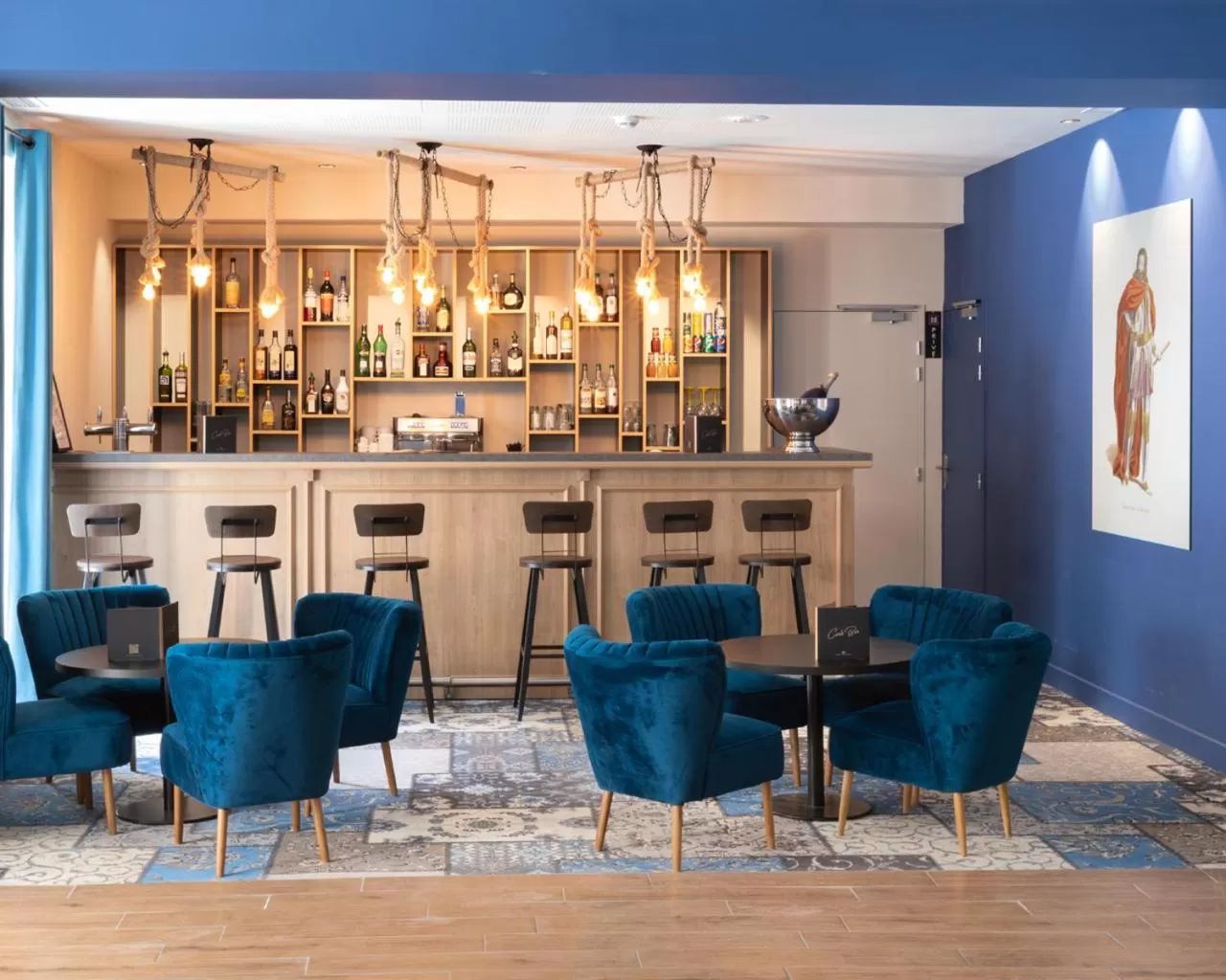 Lounge or bar in SOWELL HOTELS Les Chevaliers