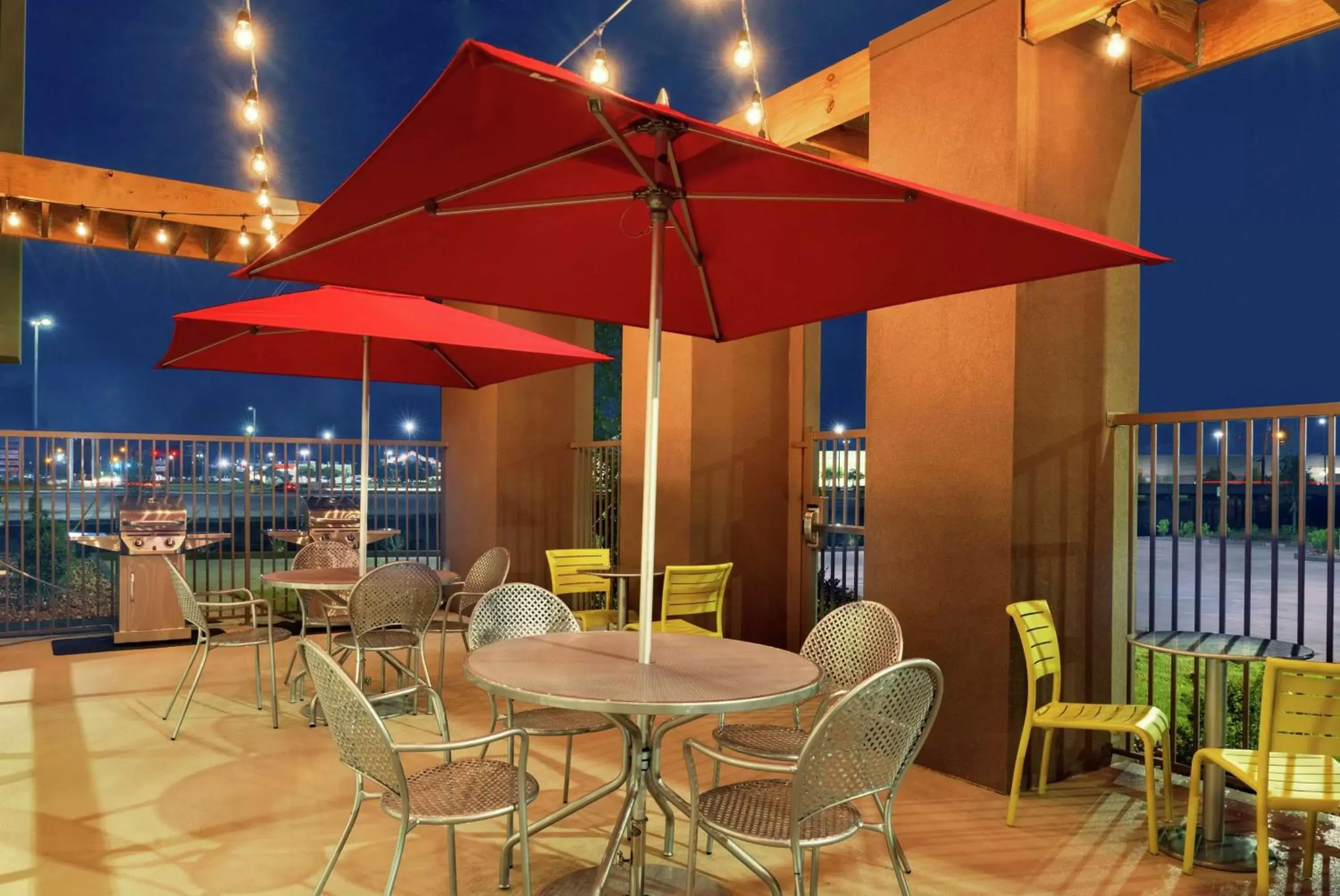 Patio, Restaurant/Places to Eat in Home2 Suites by Hilton Alexandria