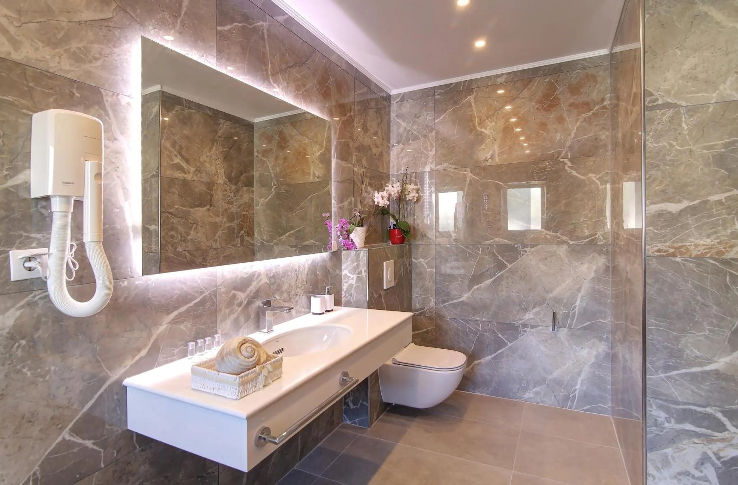 Bathroom in Villa Antea Apartments with Free Parking