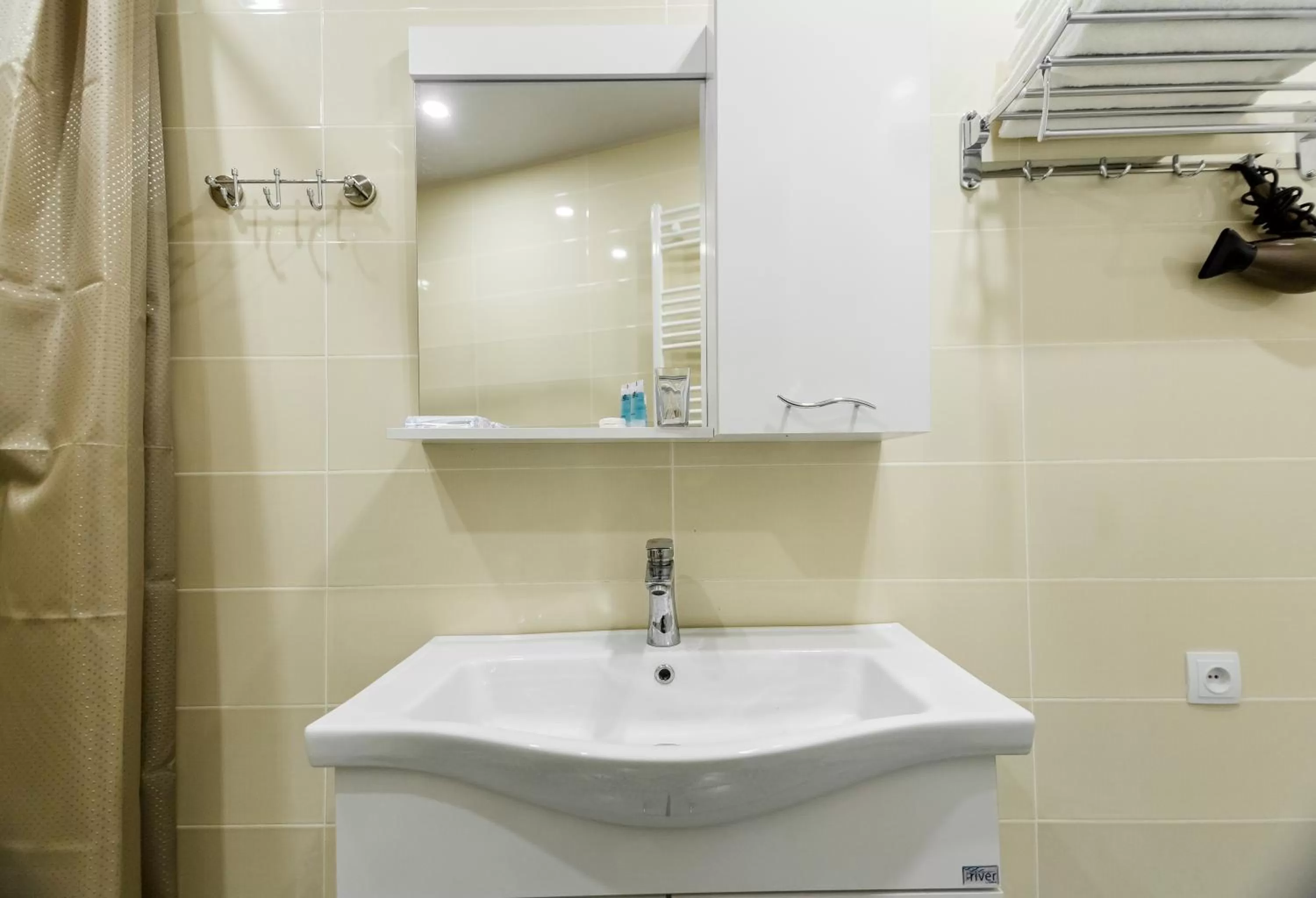 Shower in Gvino Minda