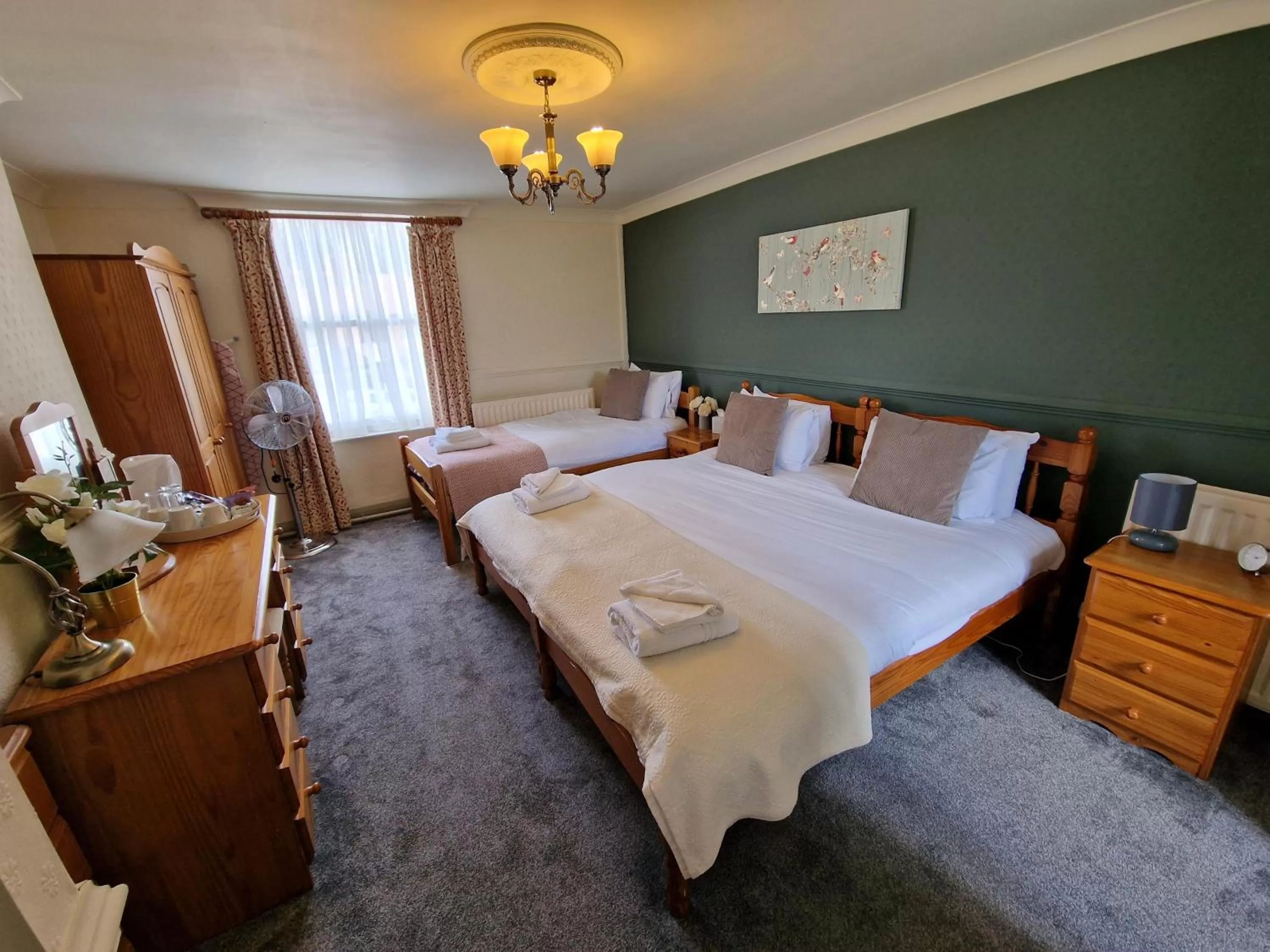 Bedroom, Bed in The Foresters Arms