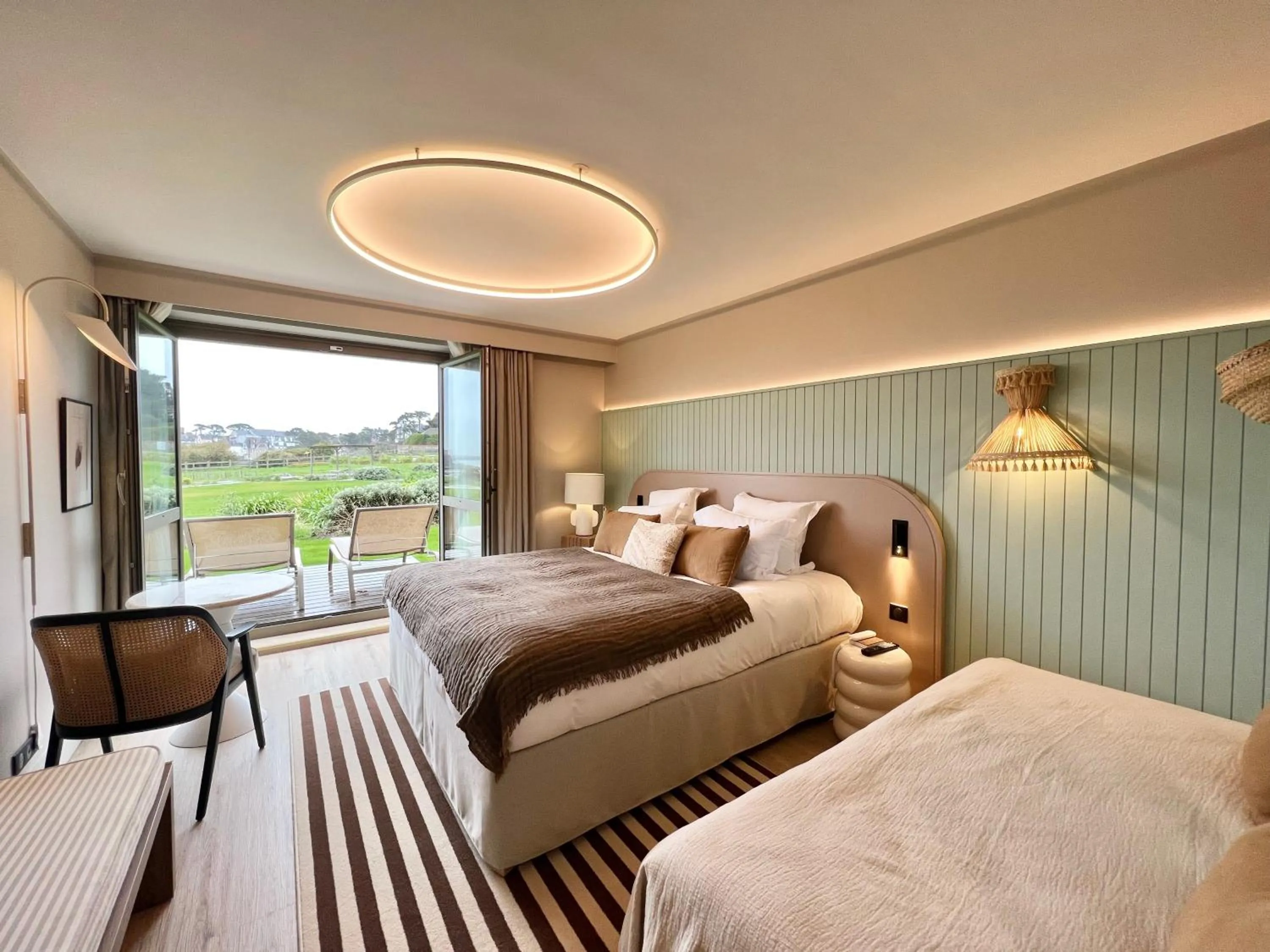 Bed in Emeria Dinard Thalasso Spa