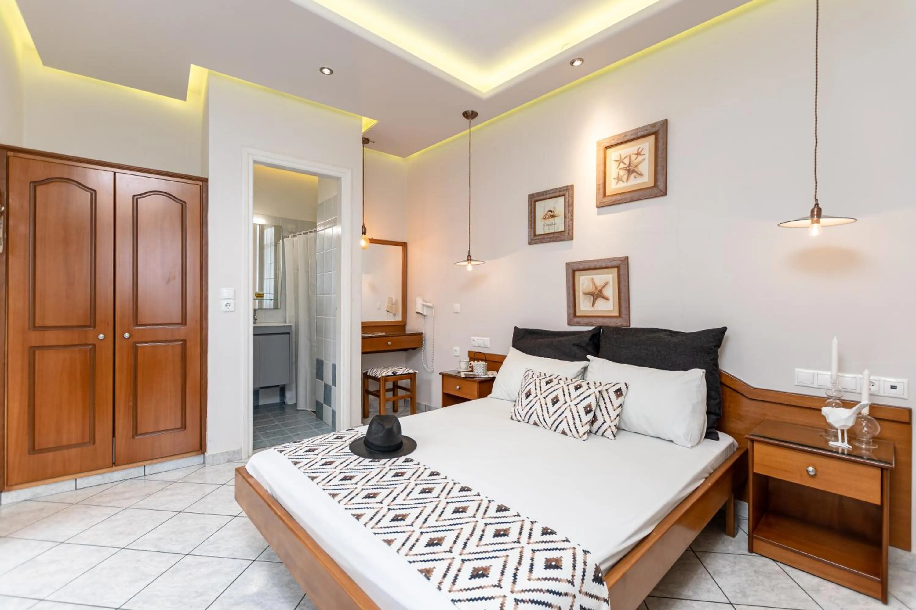 Toilet, Bed in Hotel Palatia