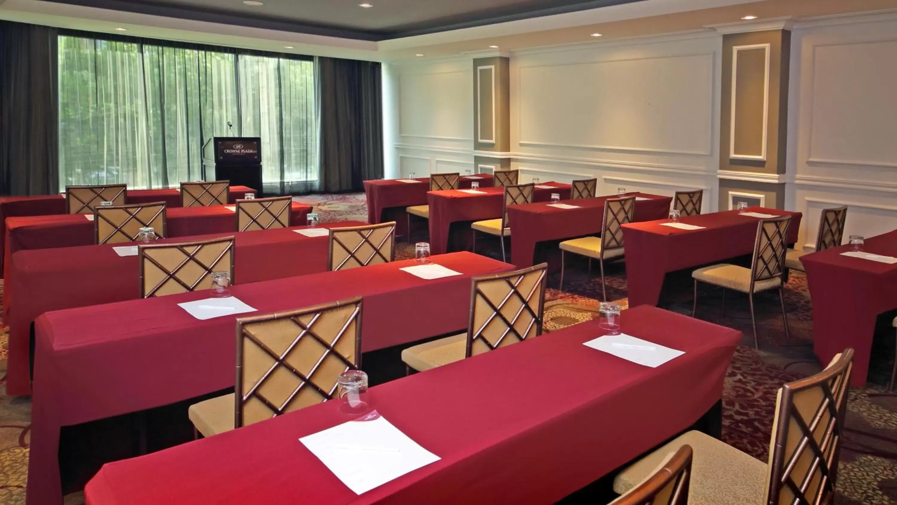 Meeting/conference room, Restaurant/Places to Eat in Crowne Plaza Panama, an IHG Hotel