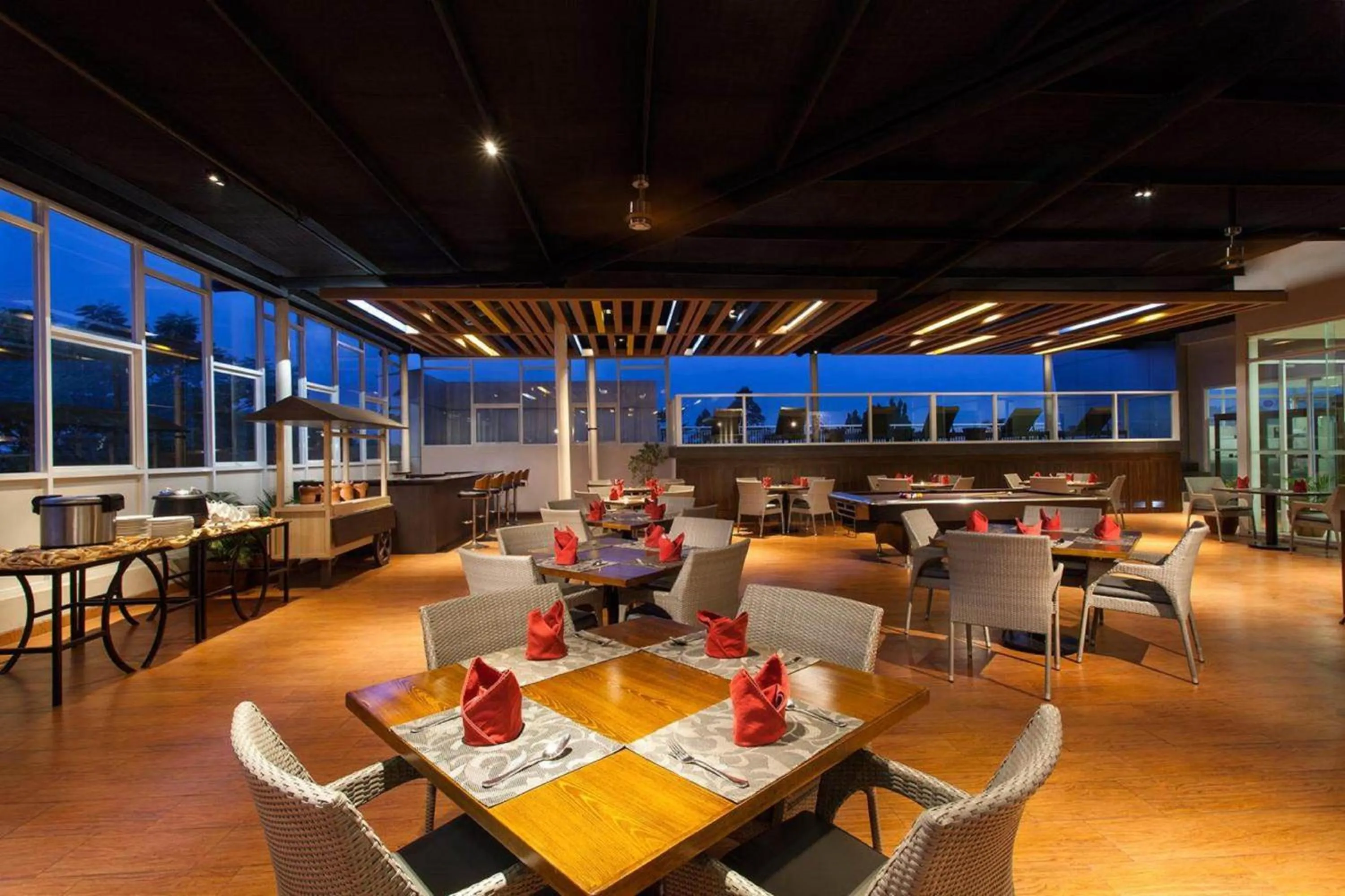 Restaurant/places to eat in Days Hotel & Suites by Wyndham Jakarta Airport