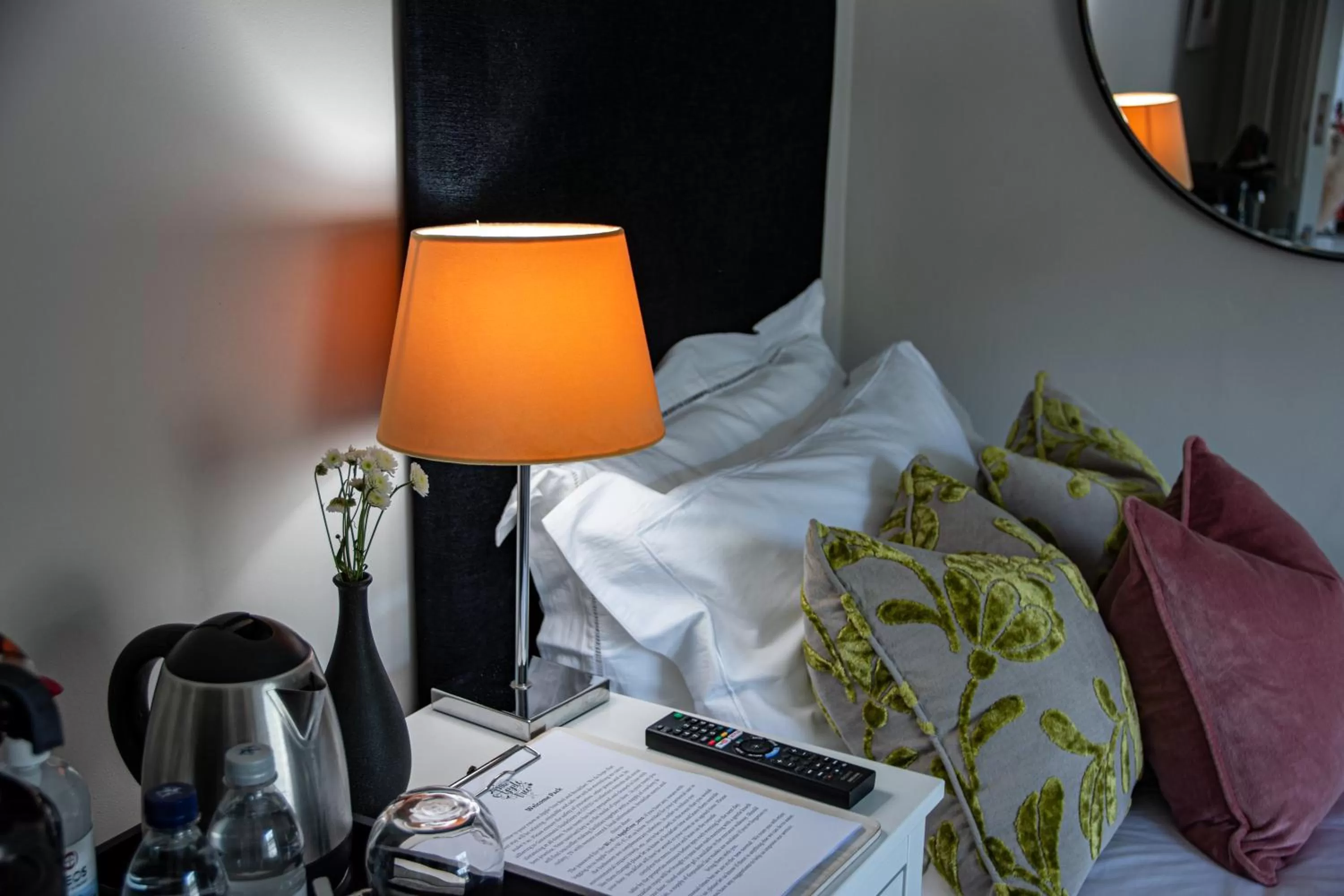 Bed in Apple Tree Bed and Breakfast