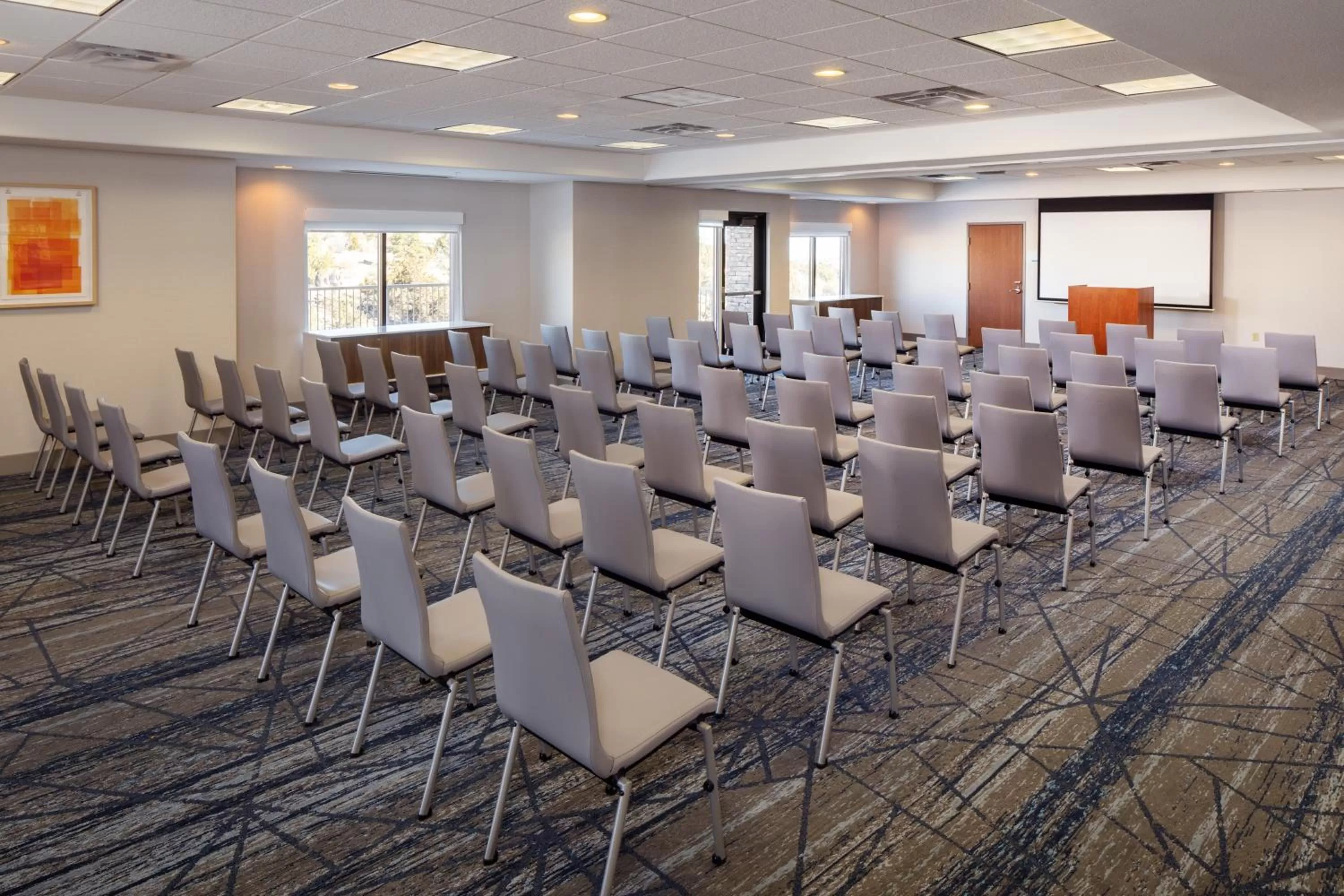 Meeting/conference room in Holiday Inn Express and Suites Los Alamos Entrada Park by IHG