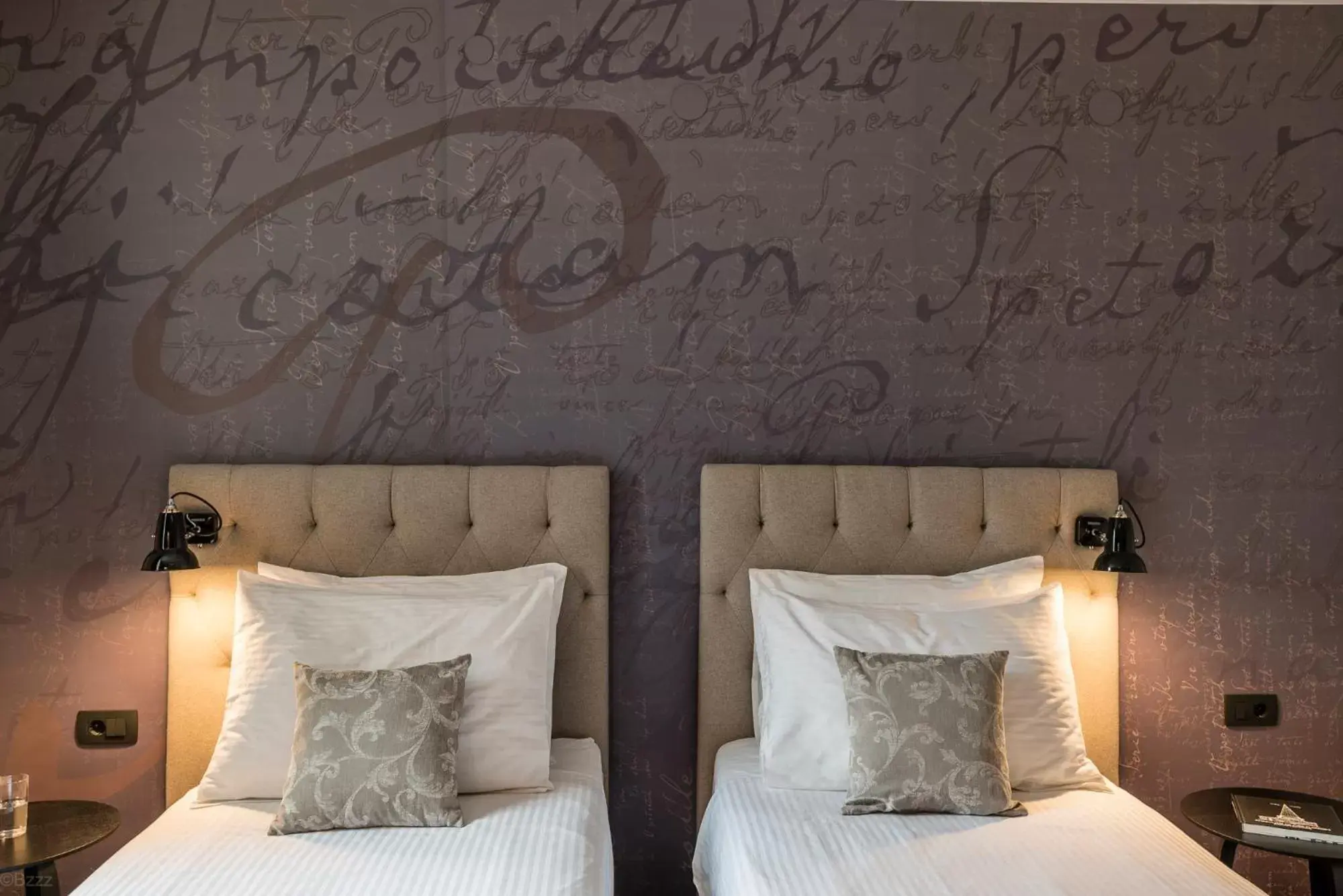Decorative detail, Bed in Hotel Mrak Superior