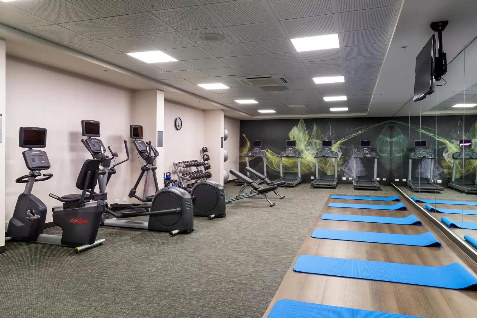 Fitness centre/facilities in Wyndham Garden at Niagara Falls