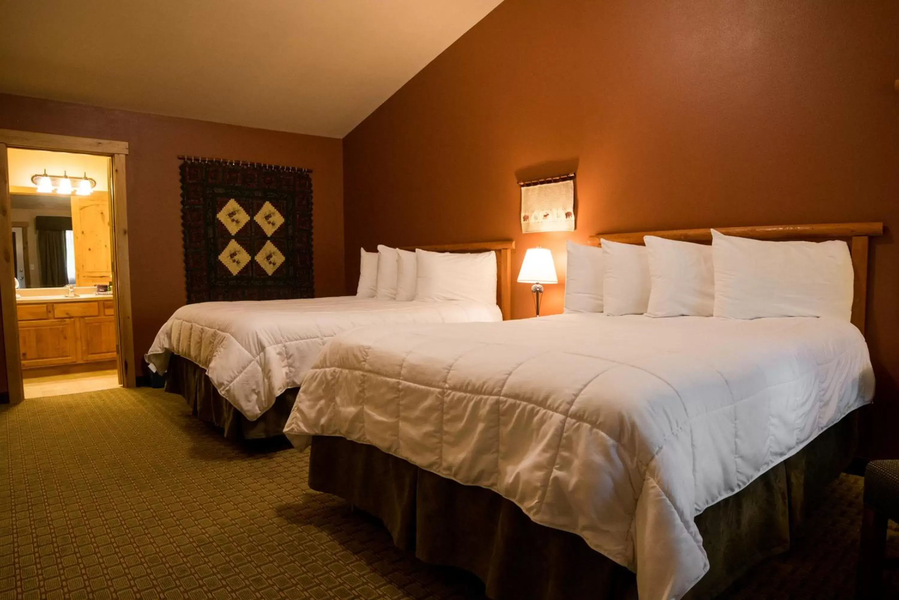 Deluxe Queen Room with Two Queen Beds with View - Non-Pet Friendly in Silver Moon Inn Deluxe Queen Room with Two Queen Beds with View - Non-Pet Friendly in Silver Moon Inn