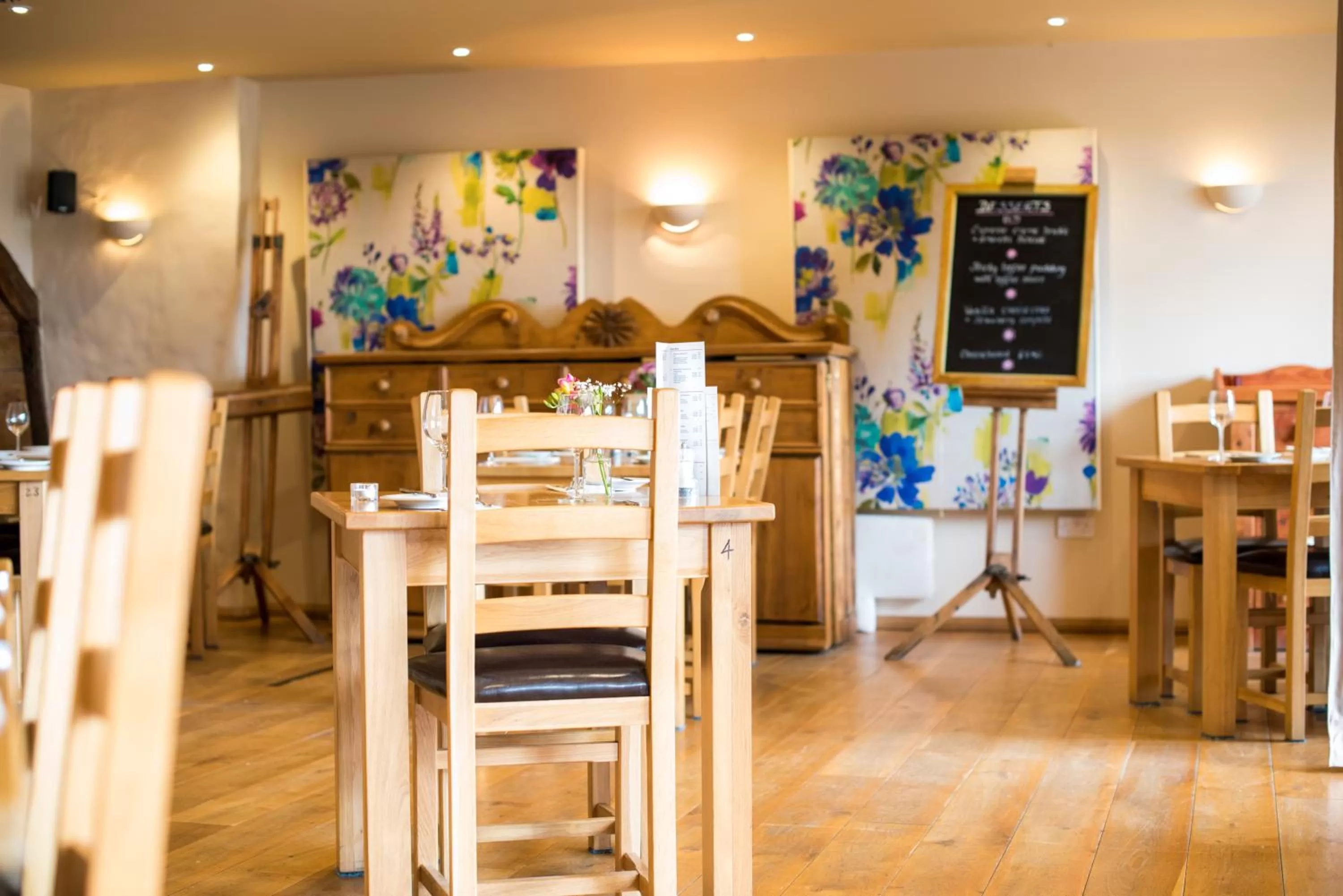 Restaurant/places to eat in The Poltimore Inn