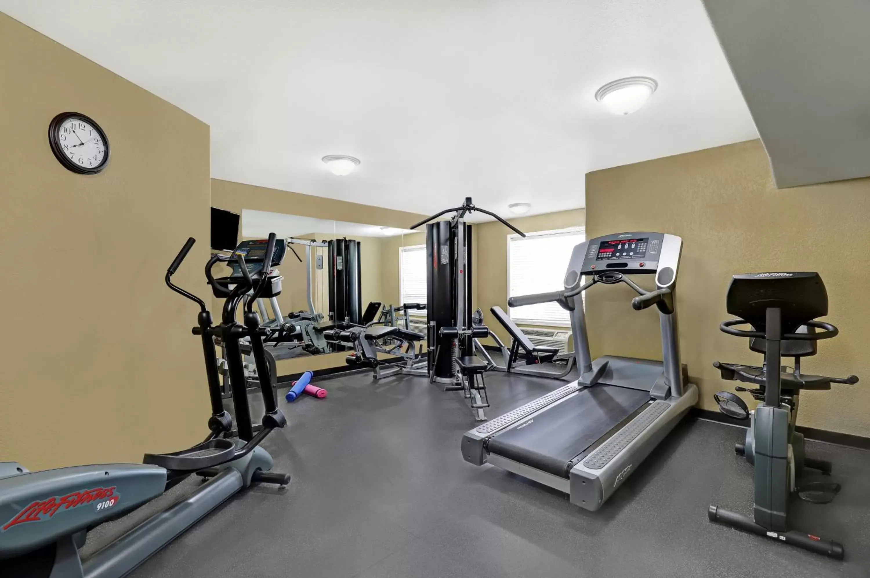 Fitness centre/facilities, Fitness Center/Facilities in SureStay Plus Hotel by Best Western Drumheller