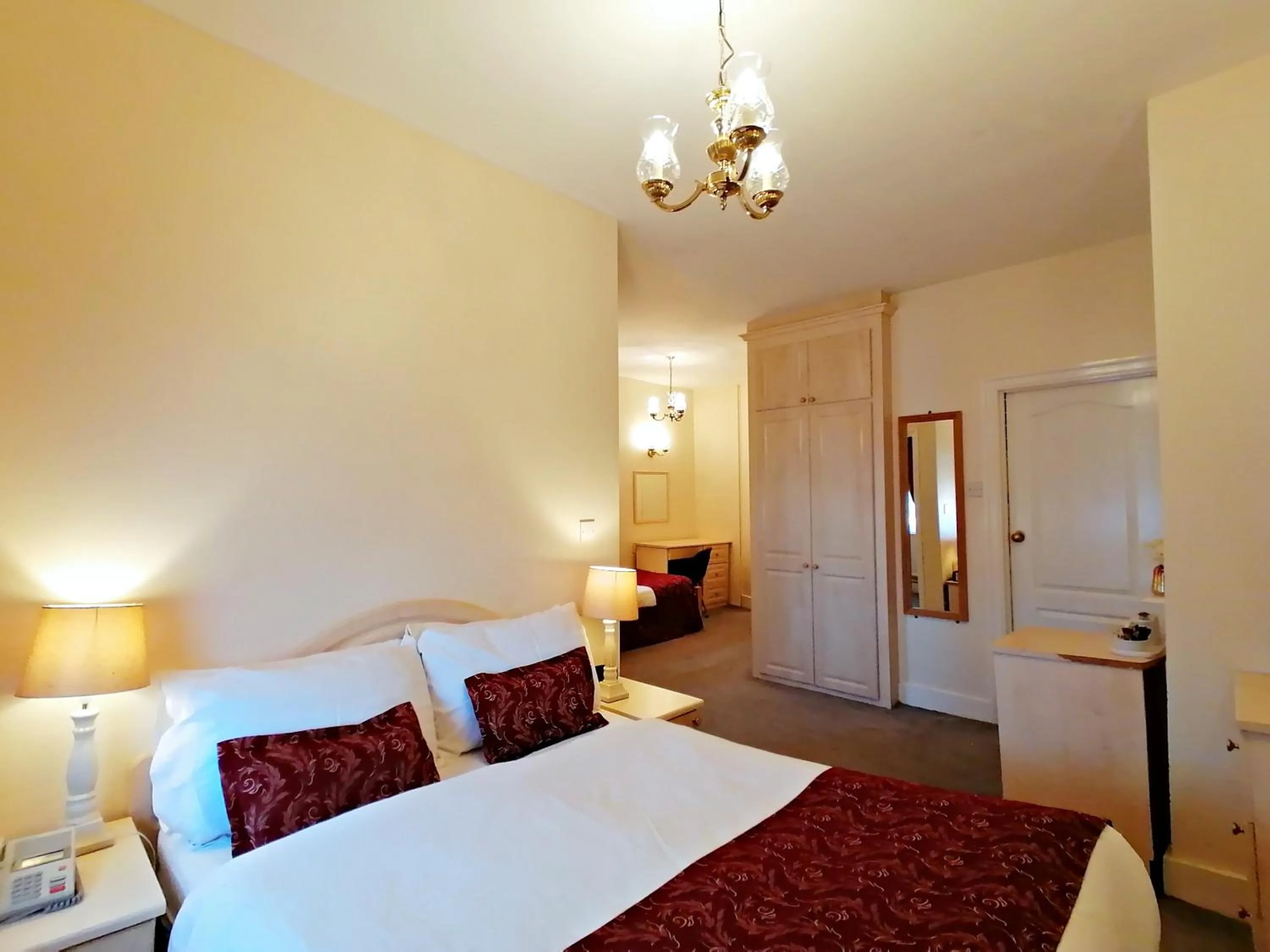 Bedroom, Bed in The Gordon House Hotel