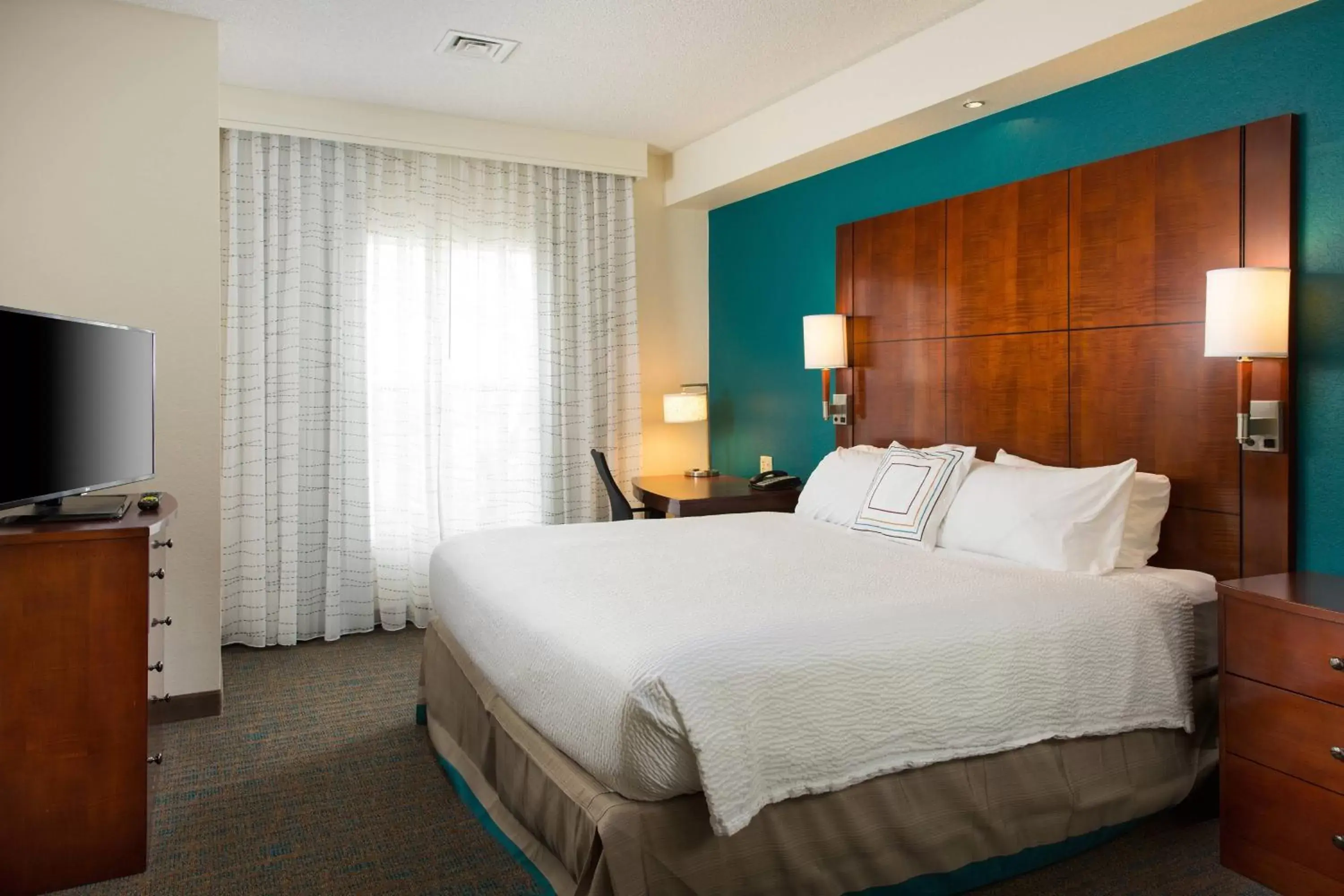 Photo of the whole room, Bed in Residence Inn Kansas City Airport