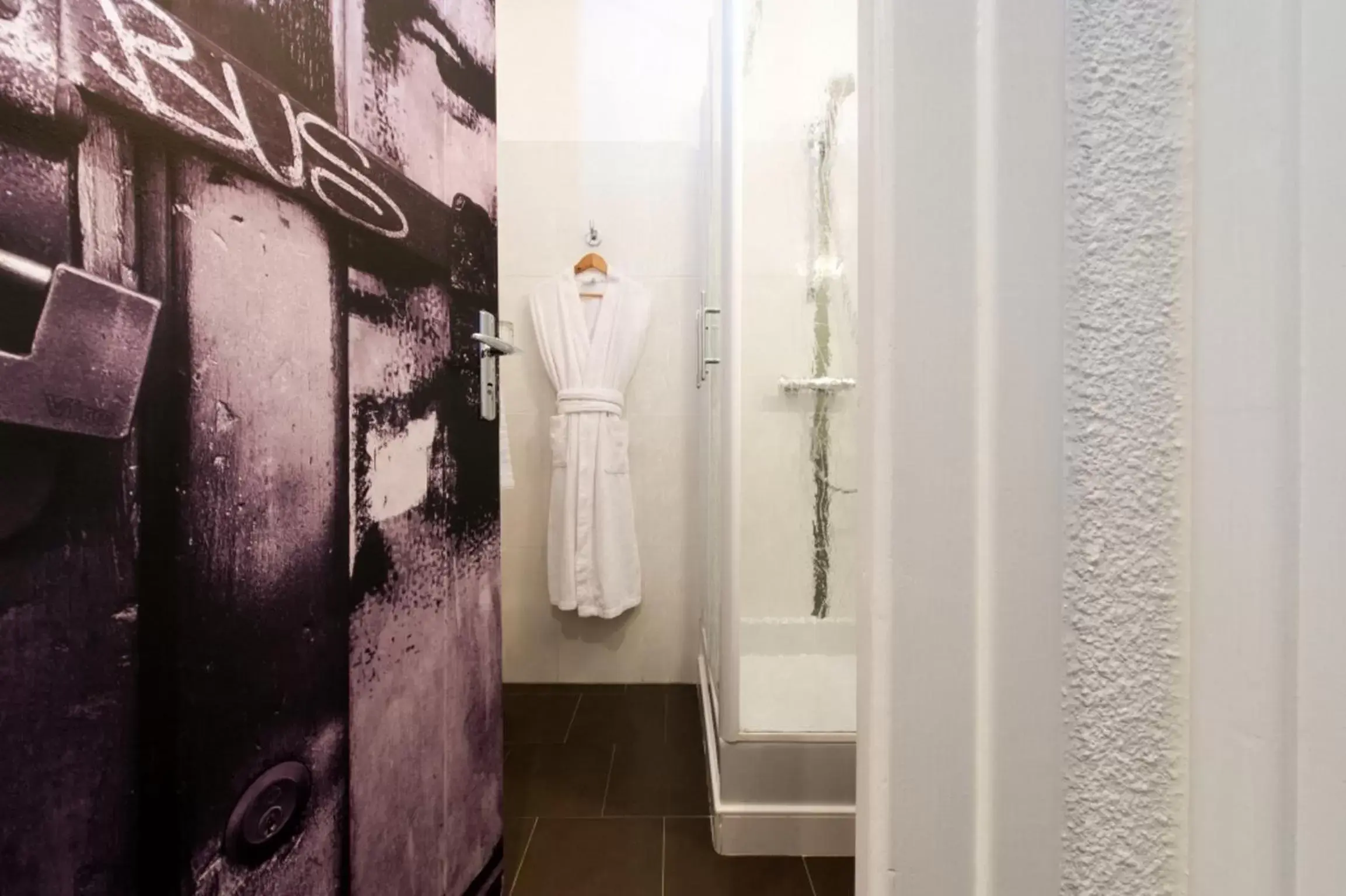 Photo of the whole room, Bathroom in Best Western Le Vinci Loire Valley