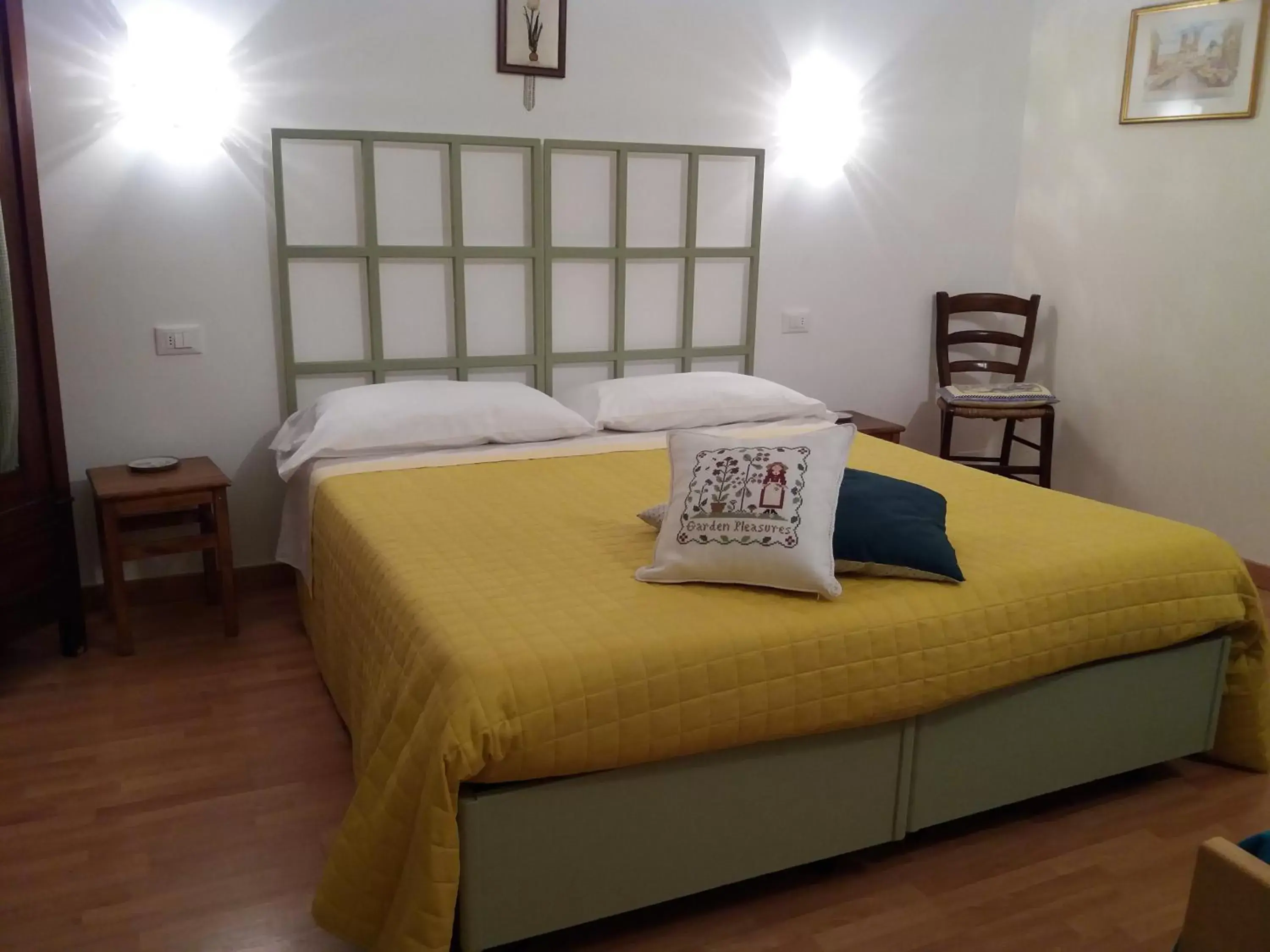 Photo of the whole room, Bed in B&B il Cortile Malpensa