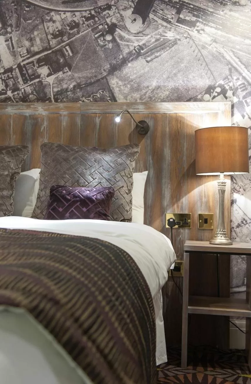 Shower, Bed in The Saxon Crown Wetherspoon