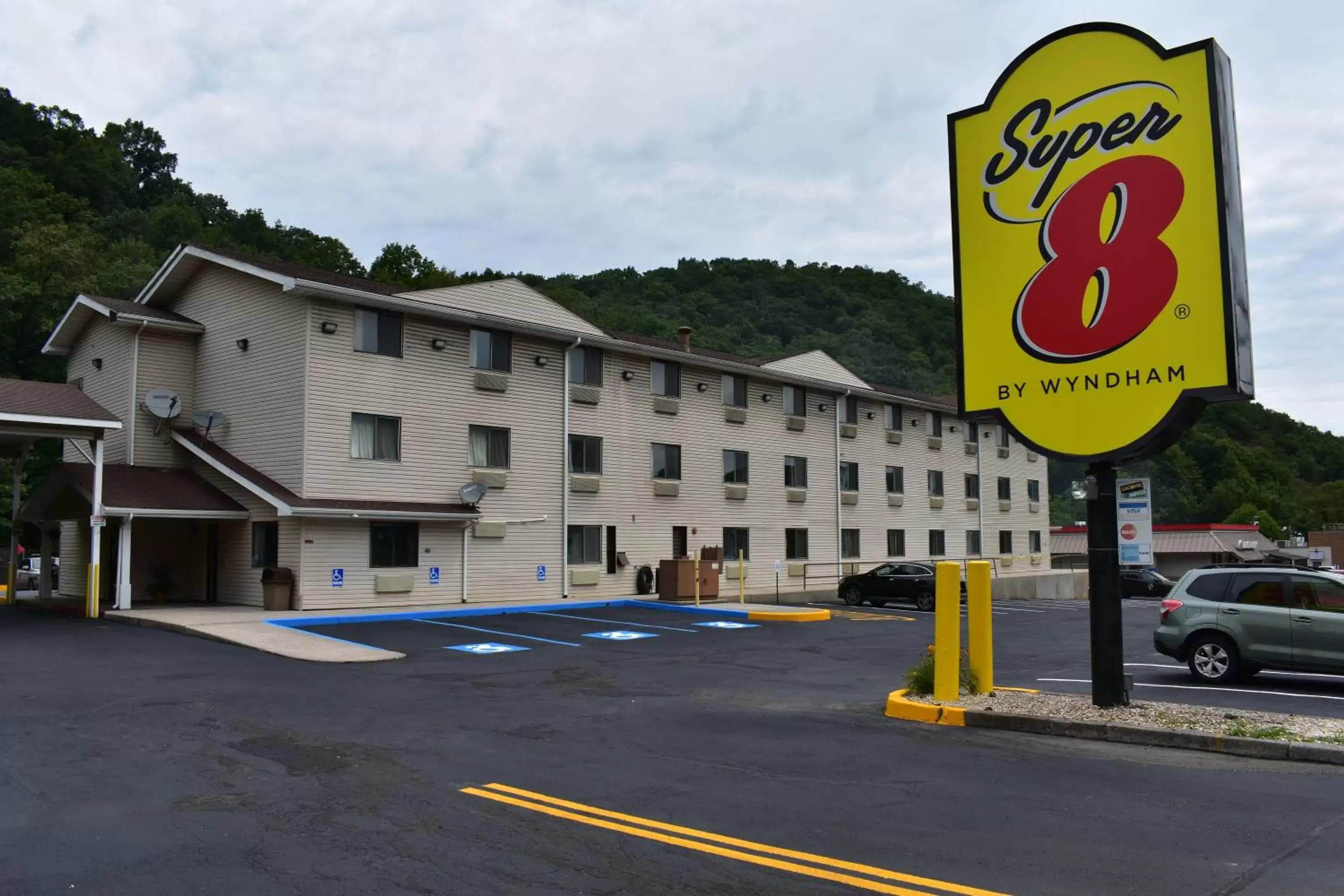 Property building in Super 8 by Wyndham La Vale/Cumberland Area Property building in Super 8 by Wyndham La Vale/Cumberland Area