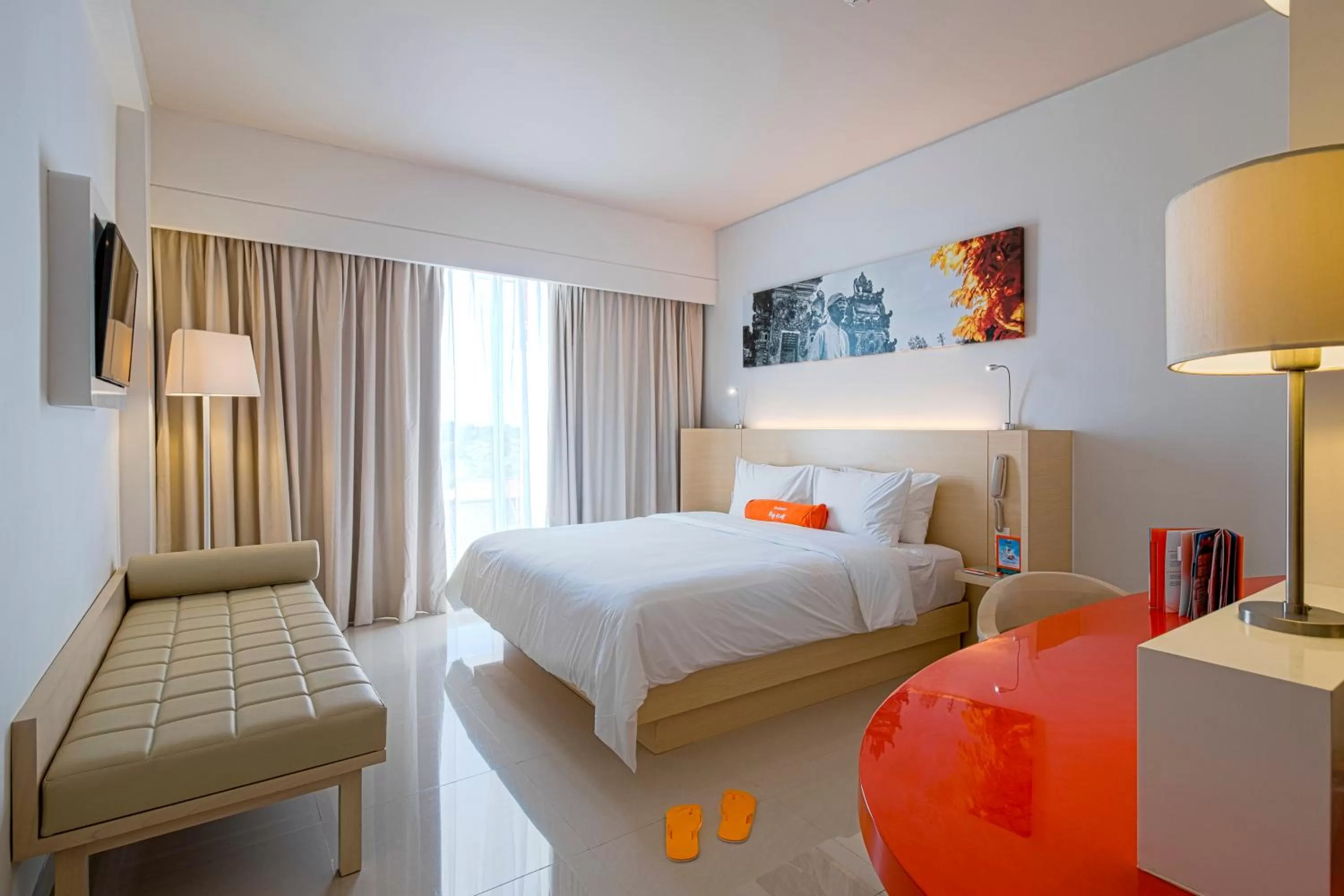 Living room, Bed in HARRIS Hotel and Conventions Denpasar Bali