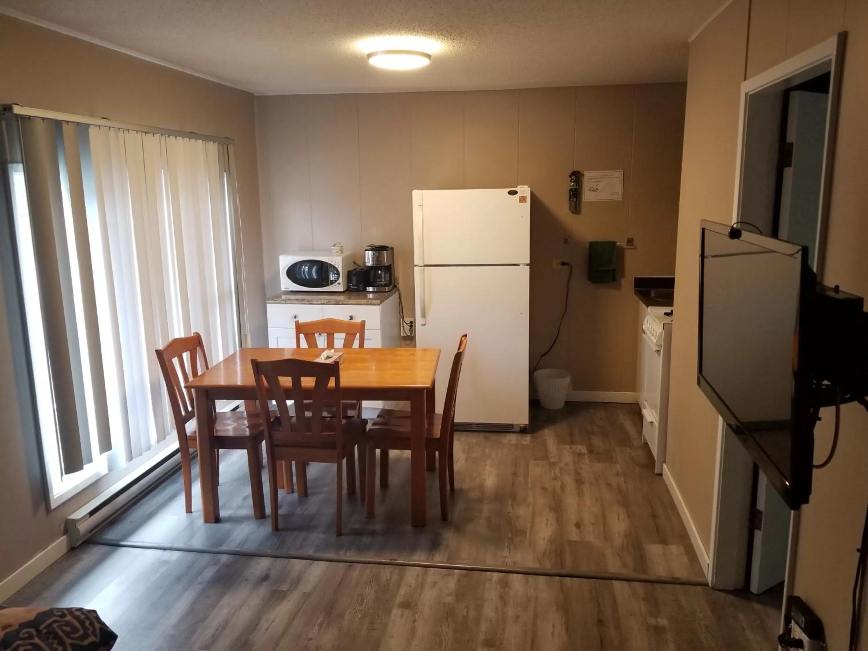 Dining Area in Apple Tree Inn