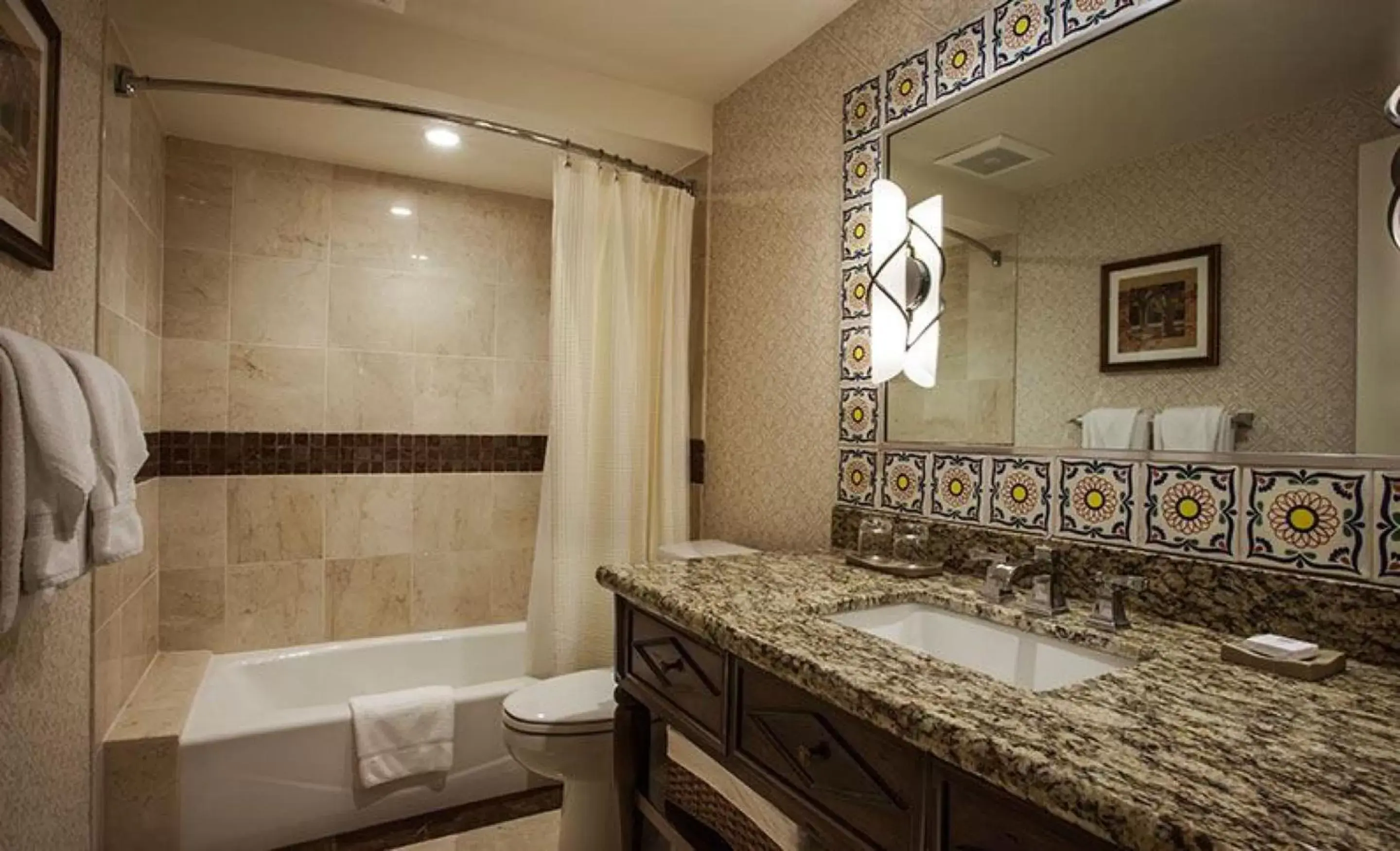 Bathroom in Casa Munras Garden Hotel & Spa