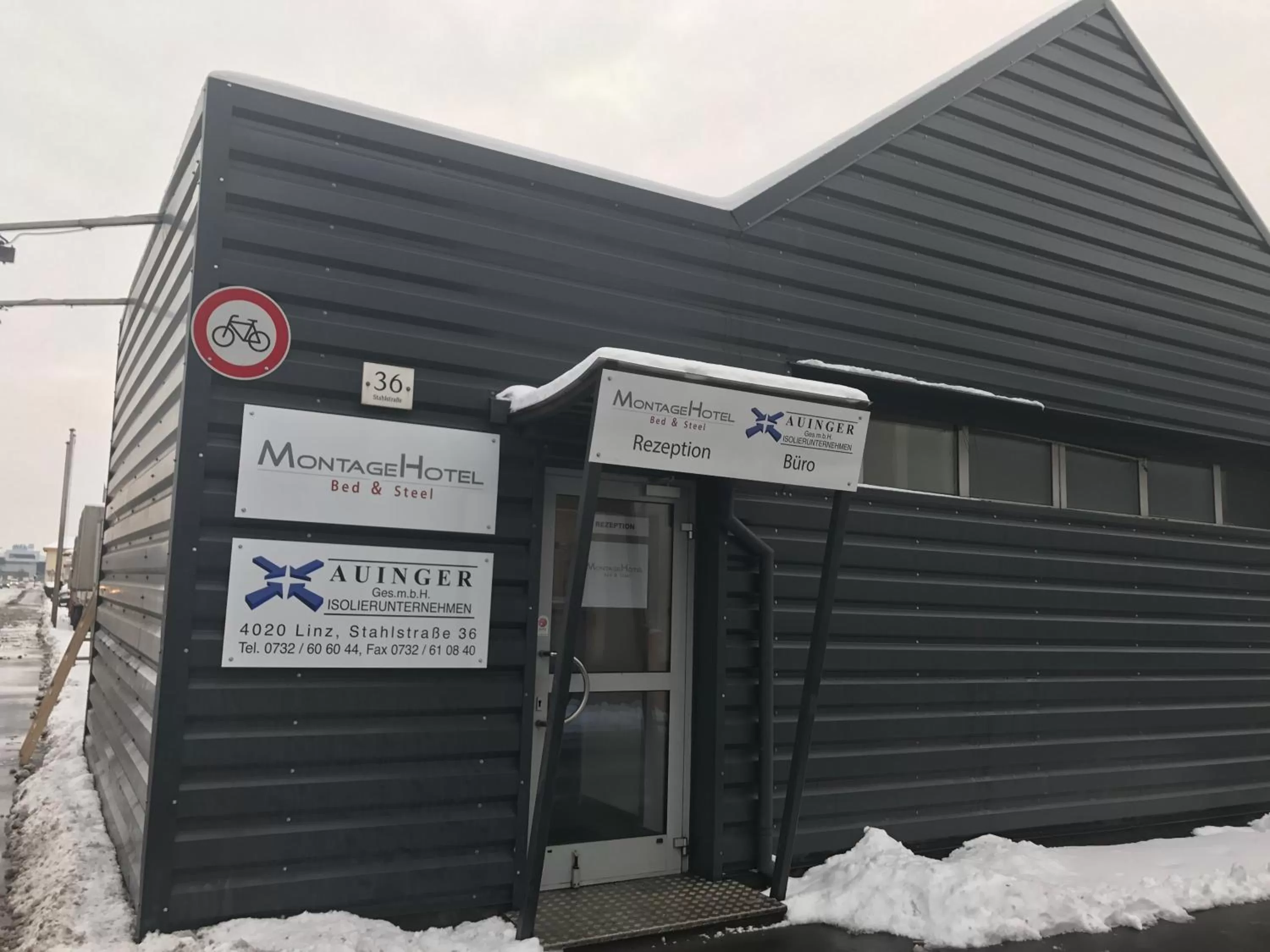 Property logo or sign in Montagehotel Bed & Steel