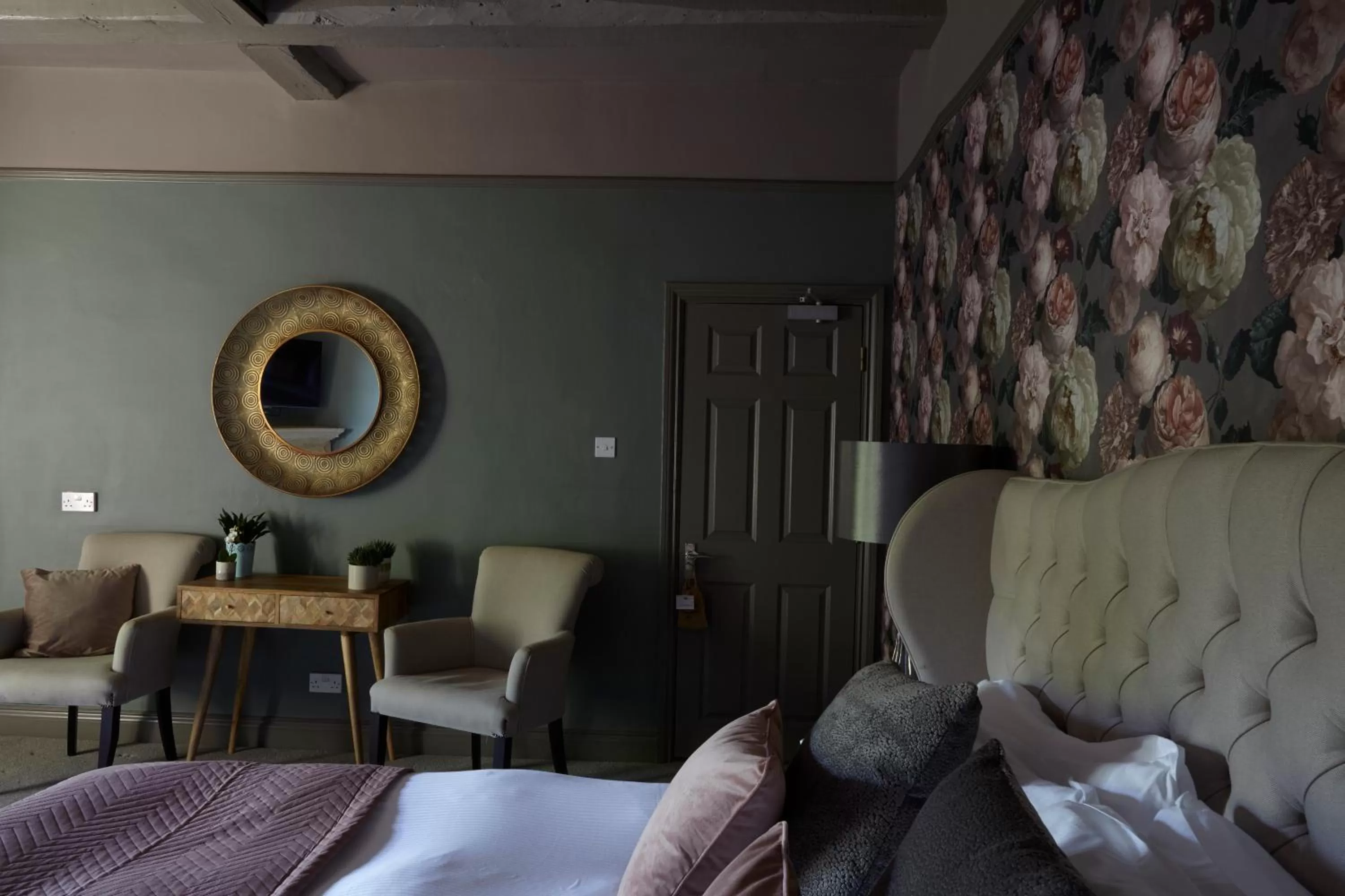 Bedroom, Seating Area in Horse and Groom