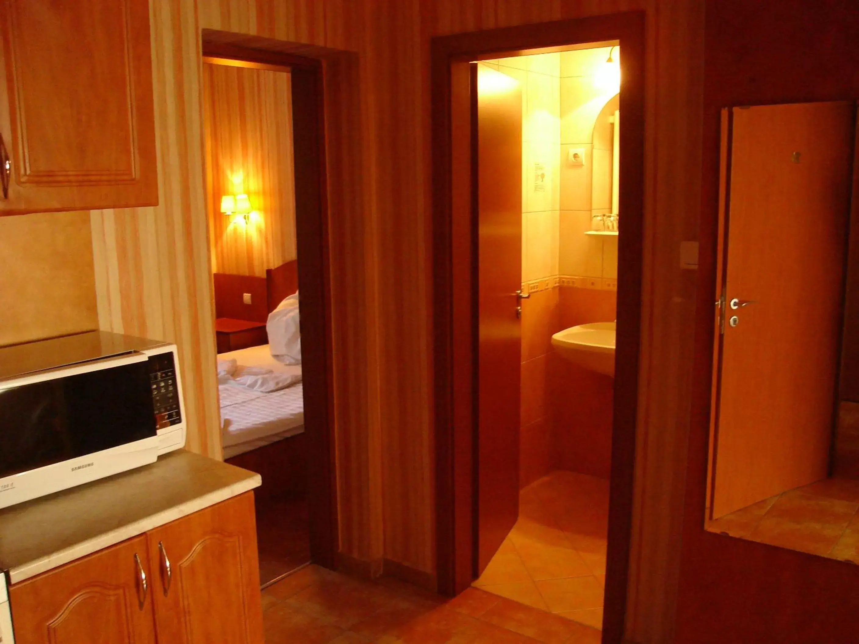 Bedroom, Bathroom in Beatrix Hotel