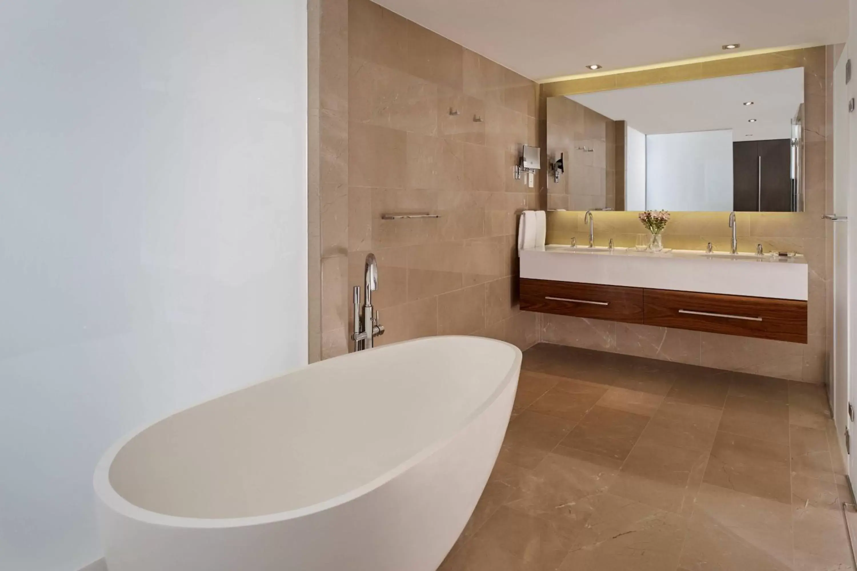 Bedroom, Bathroom in The Ritz-Carlton, Herzliya