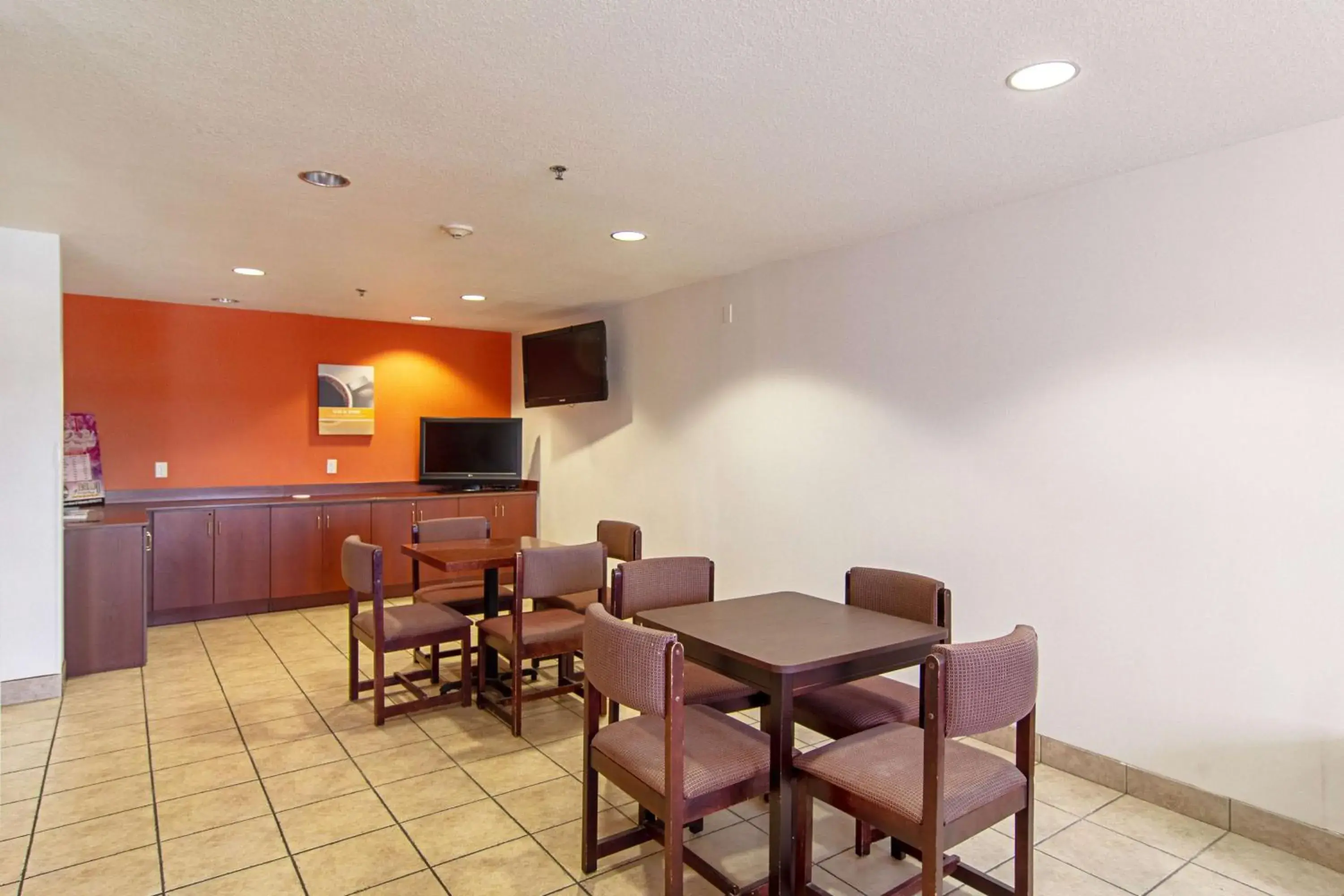 Lobby or reception, Dining Area in Americas Best Value Inn & Suites Brunswick