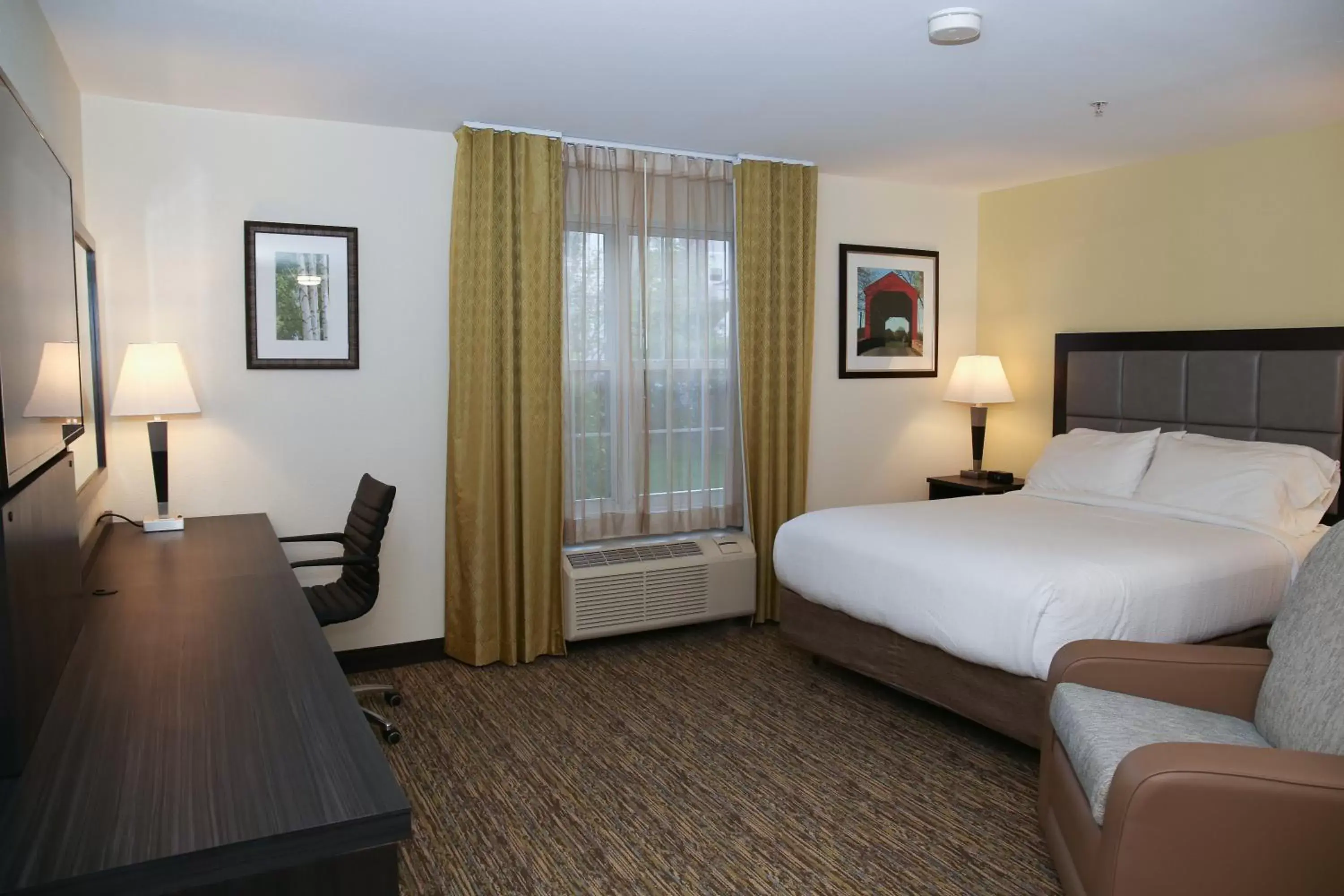 Photo of the whole room, Bed in Candlewood Suites - Portland - Scarborough, an IHG Hotel