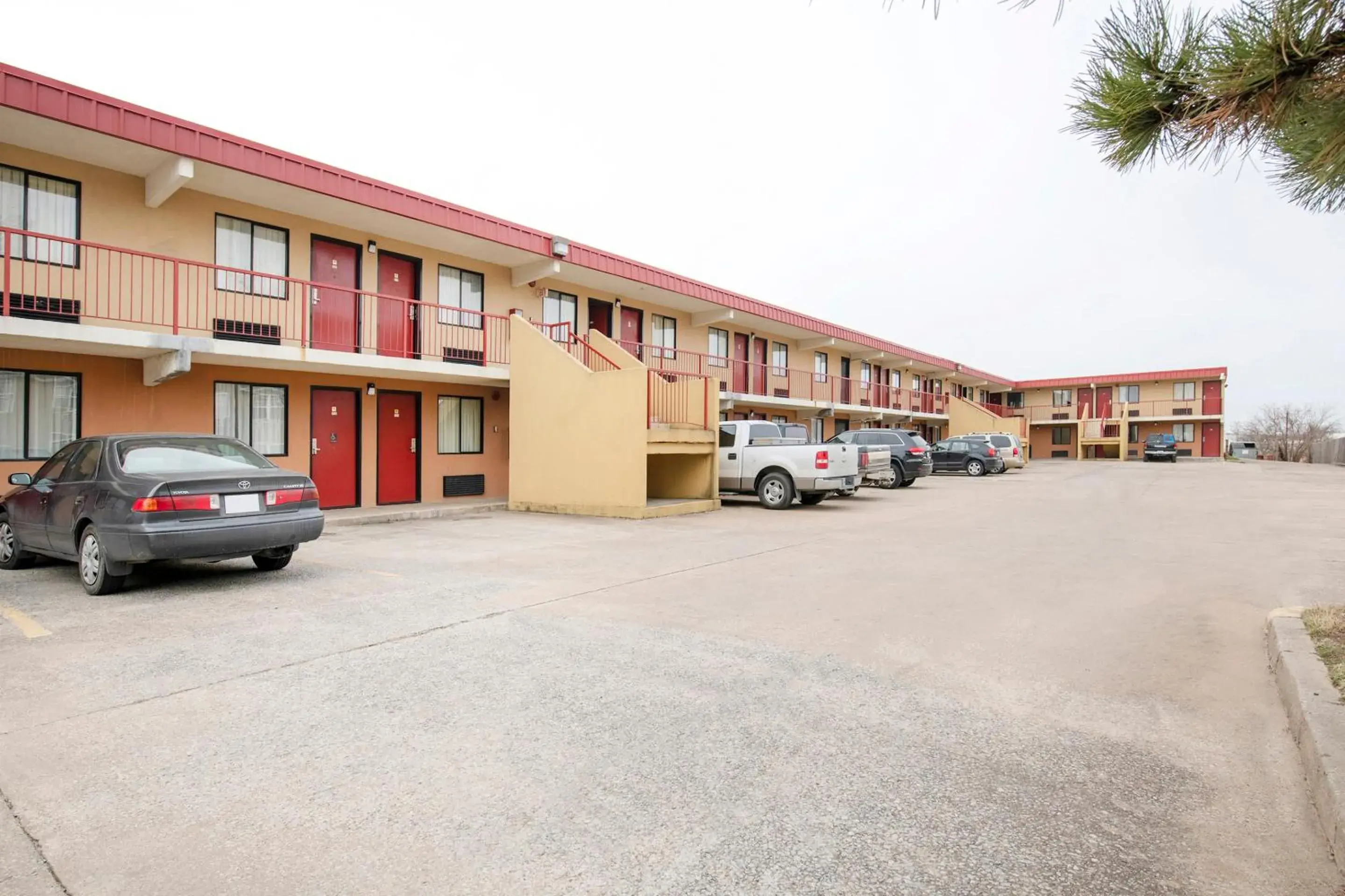 Property Building in OYO Hotel Tulsa International Airport