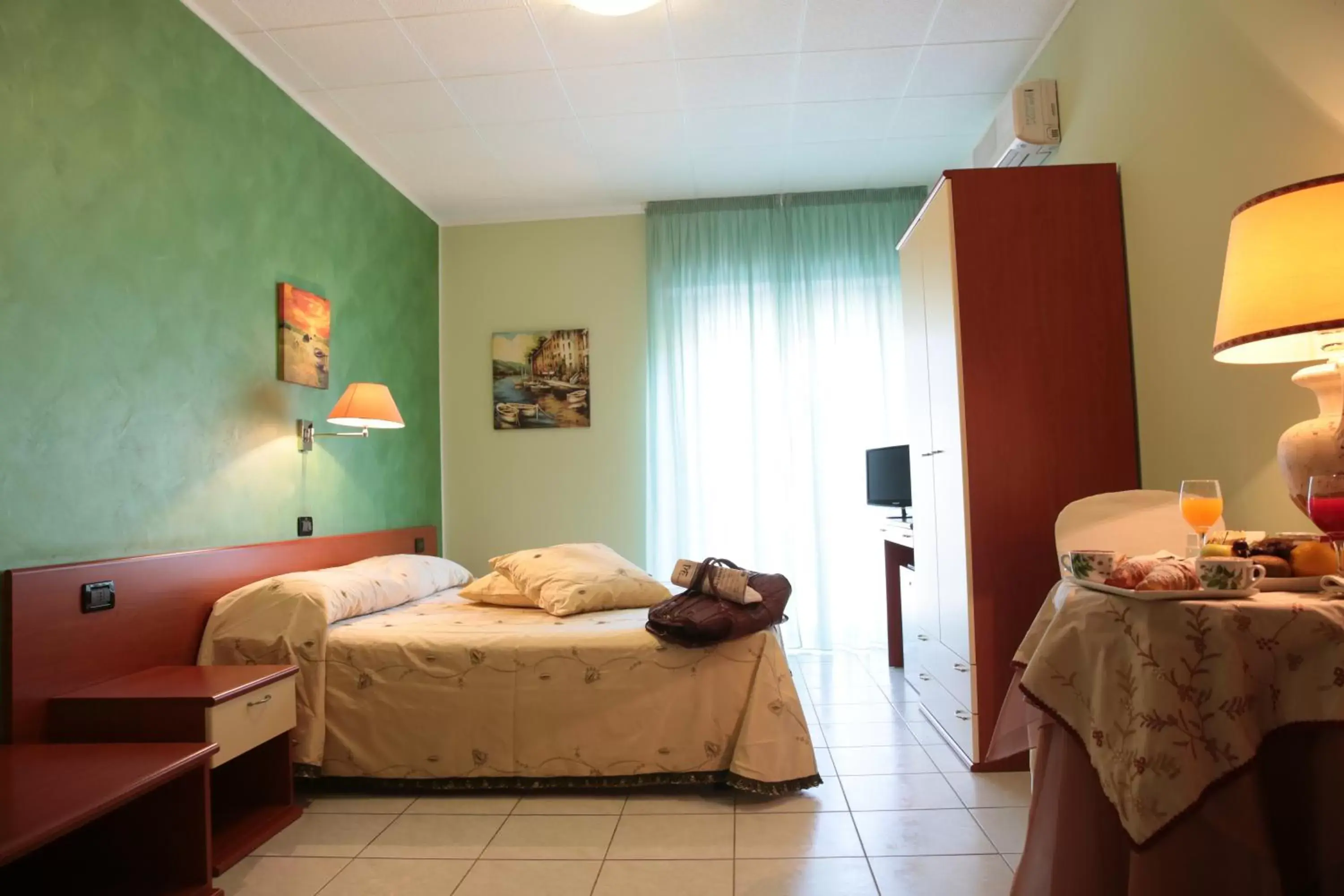 Day, Room Photo in Hotel Leon - Ristorante Al Cavallino Rosso