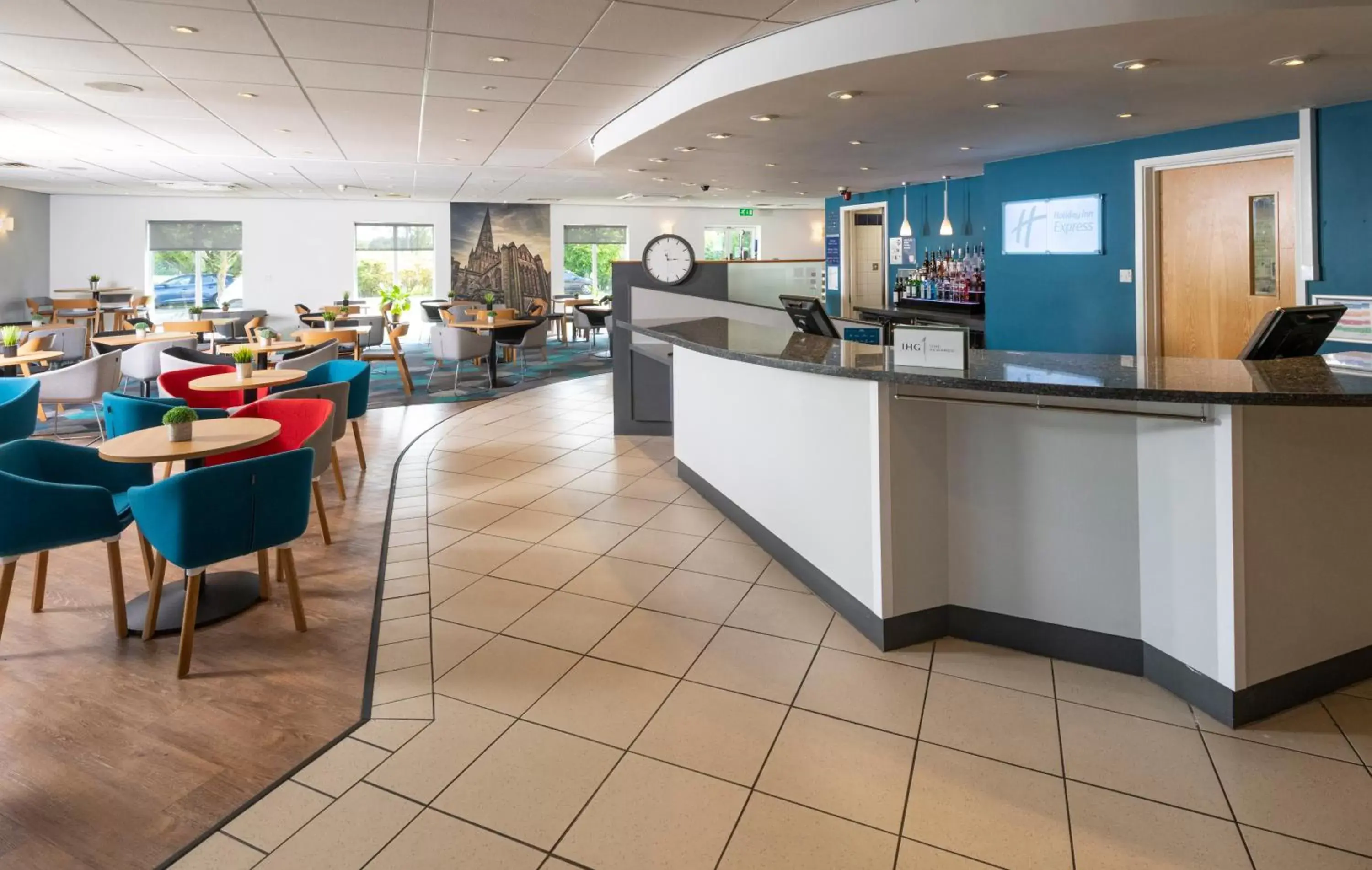 Lobby or reception in Holiday Inn Express Lichfield, an IHG Hotel