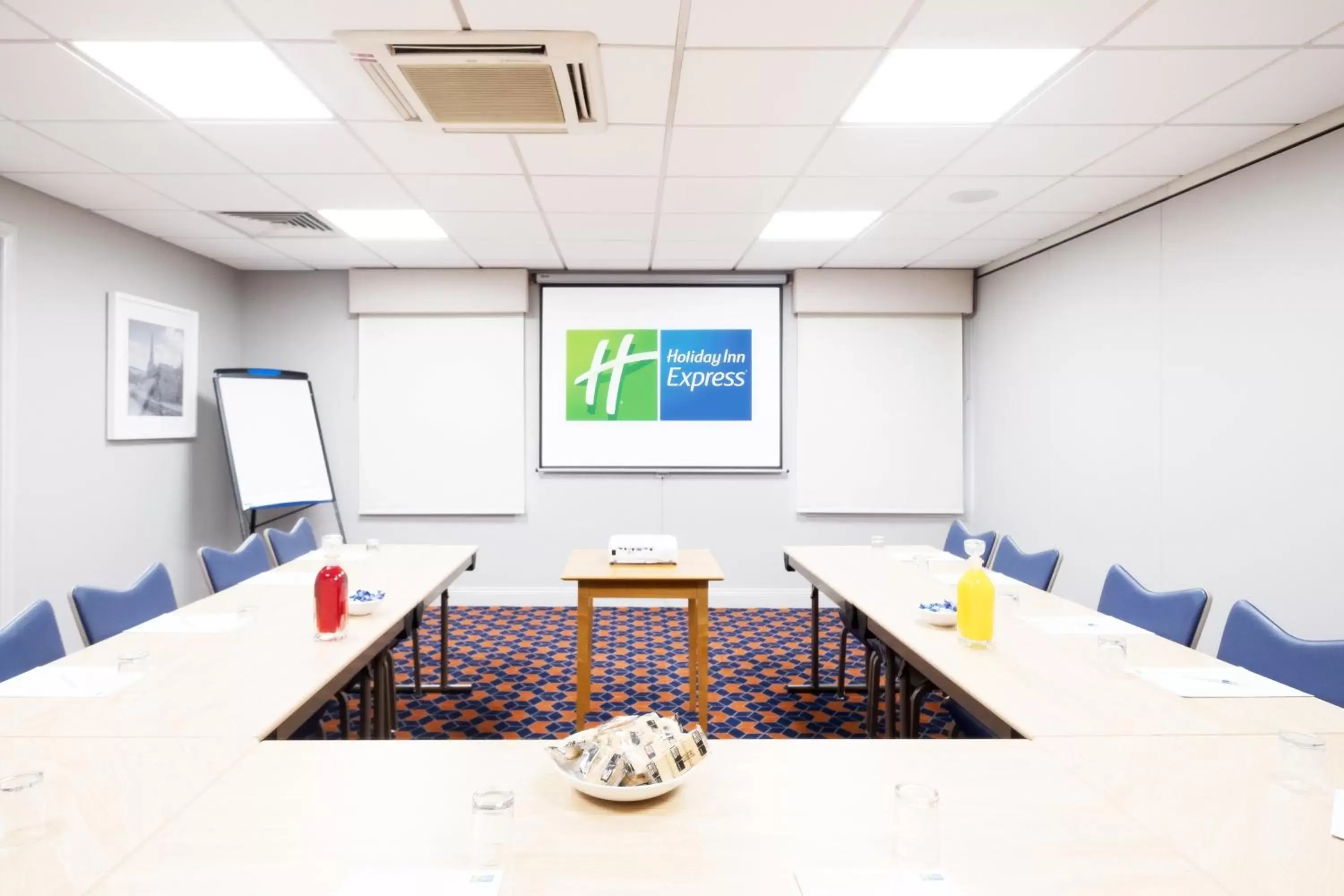 Meeting/conference room in Holiday Inn Express Perth, an IHG Hotel