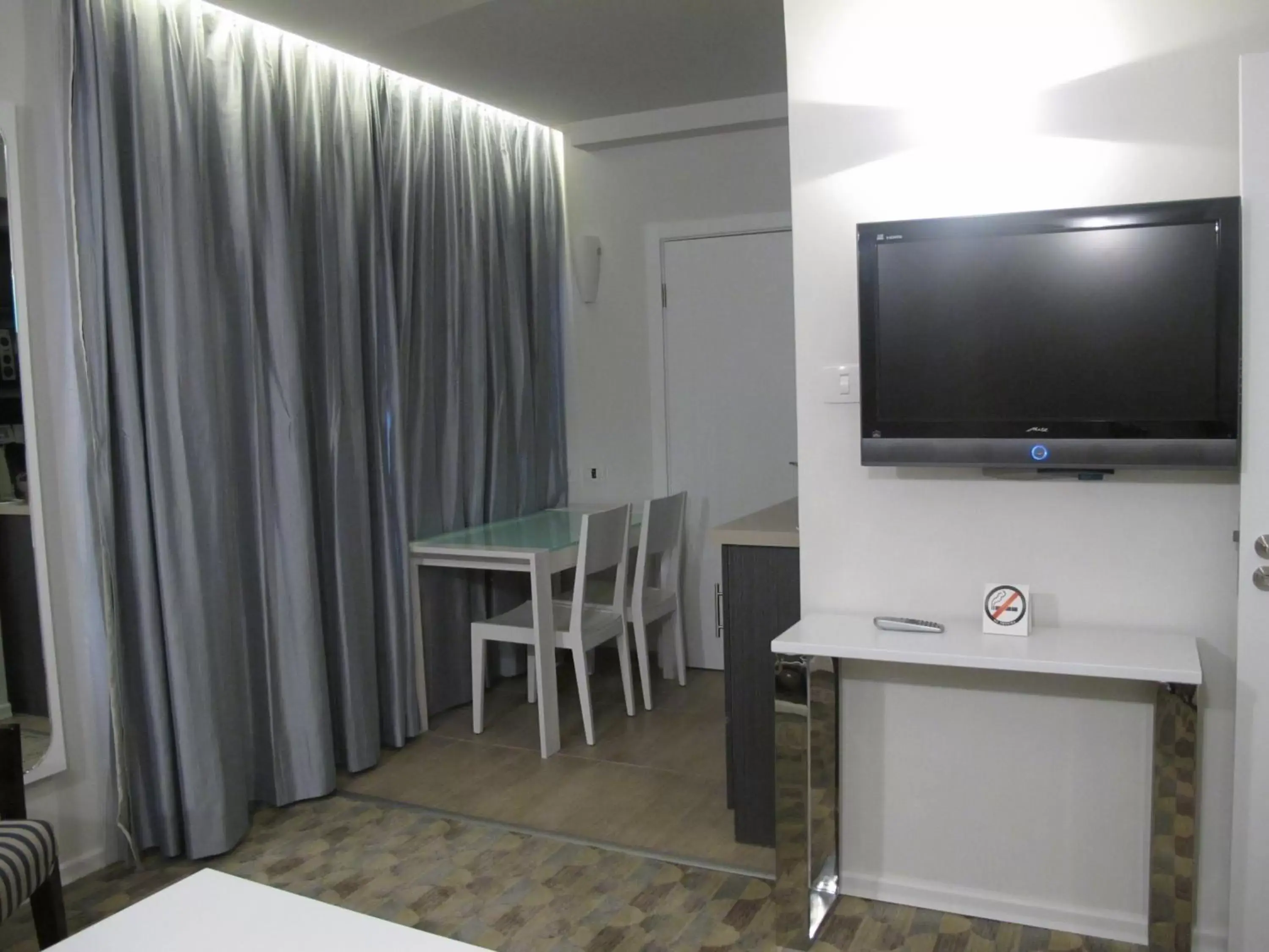 TV and multimedia, TV/Entertainment Center in Best Western Regency Suites