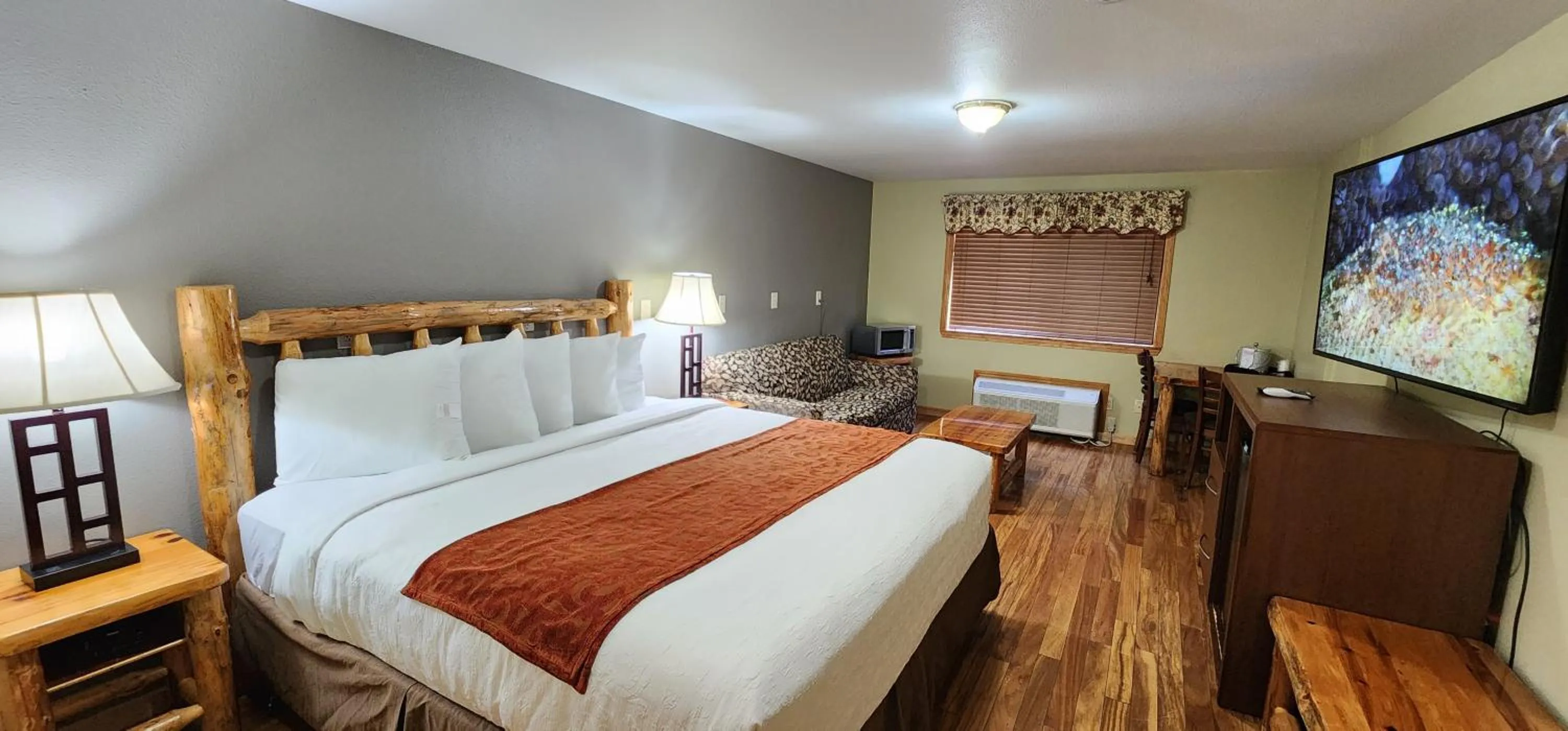 Bed in Nisqually Lodge