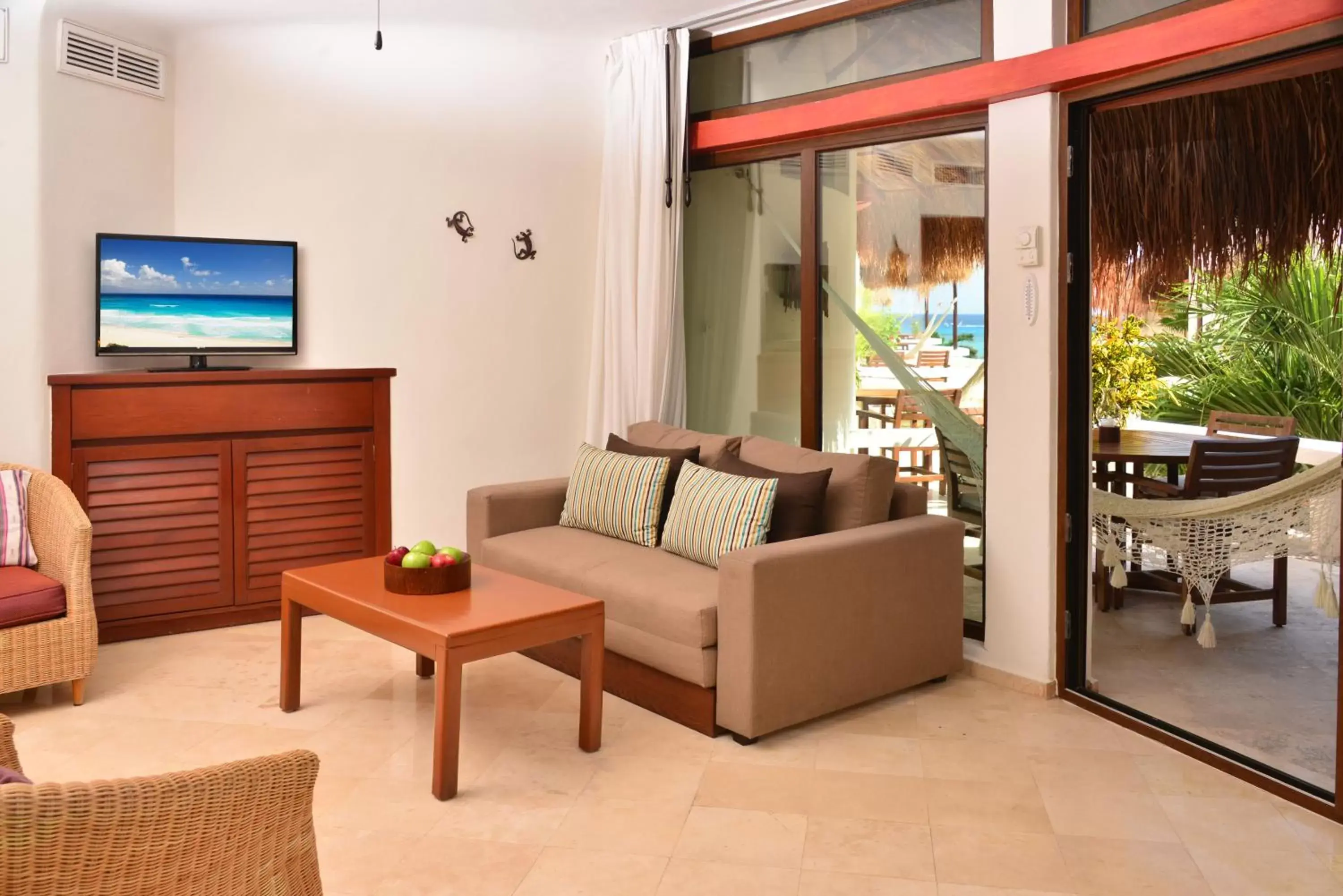 Balcony/Terrace, Seating Area in Playa Palms Beach Hotel