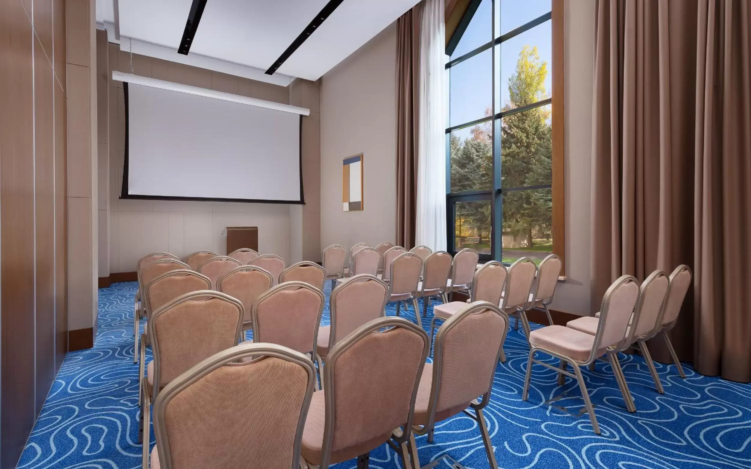 Meeting/conference room in Swissôtel Wellness Resort Alatau Almaty