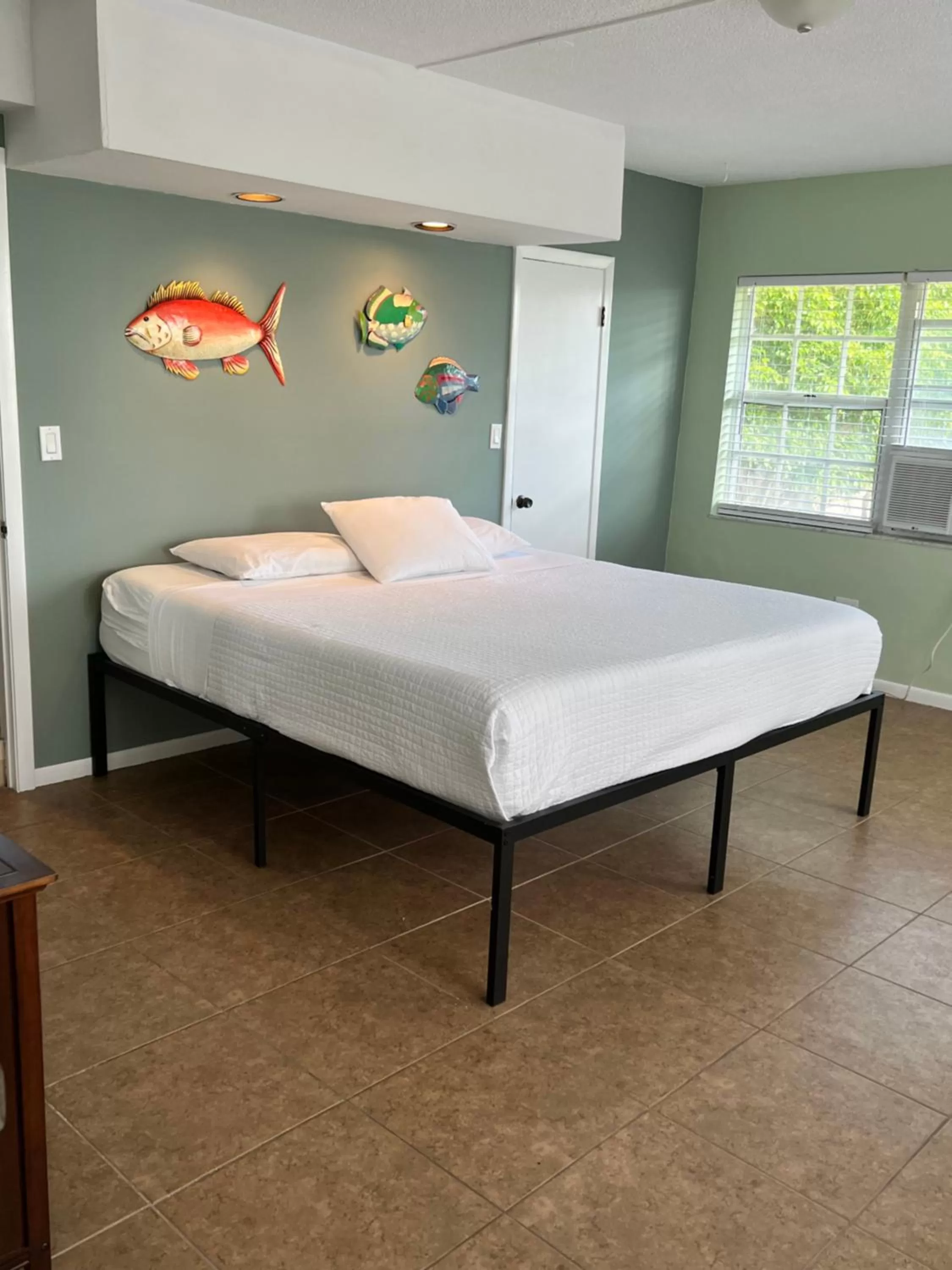 Bed in Breezy Palms Resort