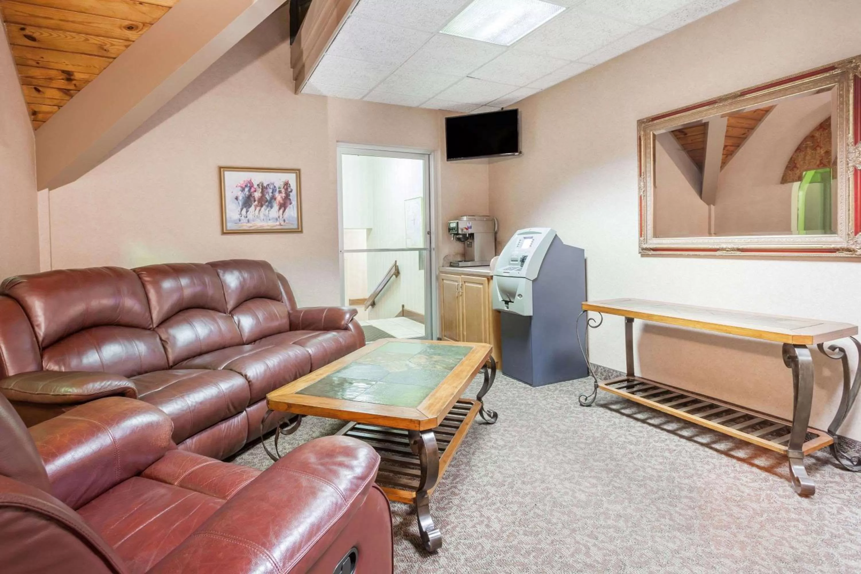 Lobby or reception in Days Inn & Suites by Wyndham Lexington