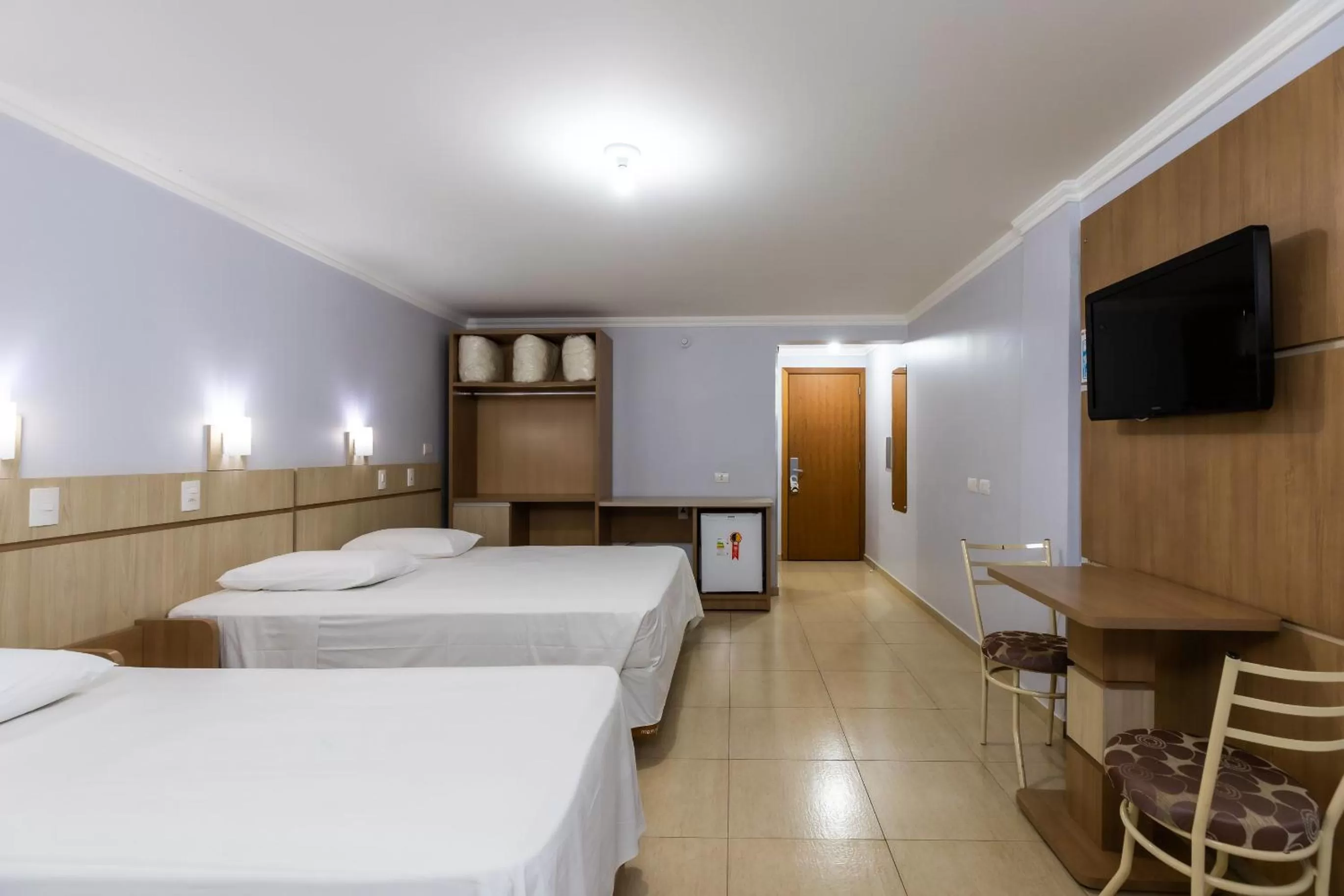 Photo of the whole room, Bed in Hotel Baviera Iguassu