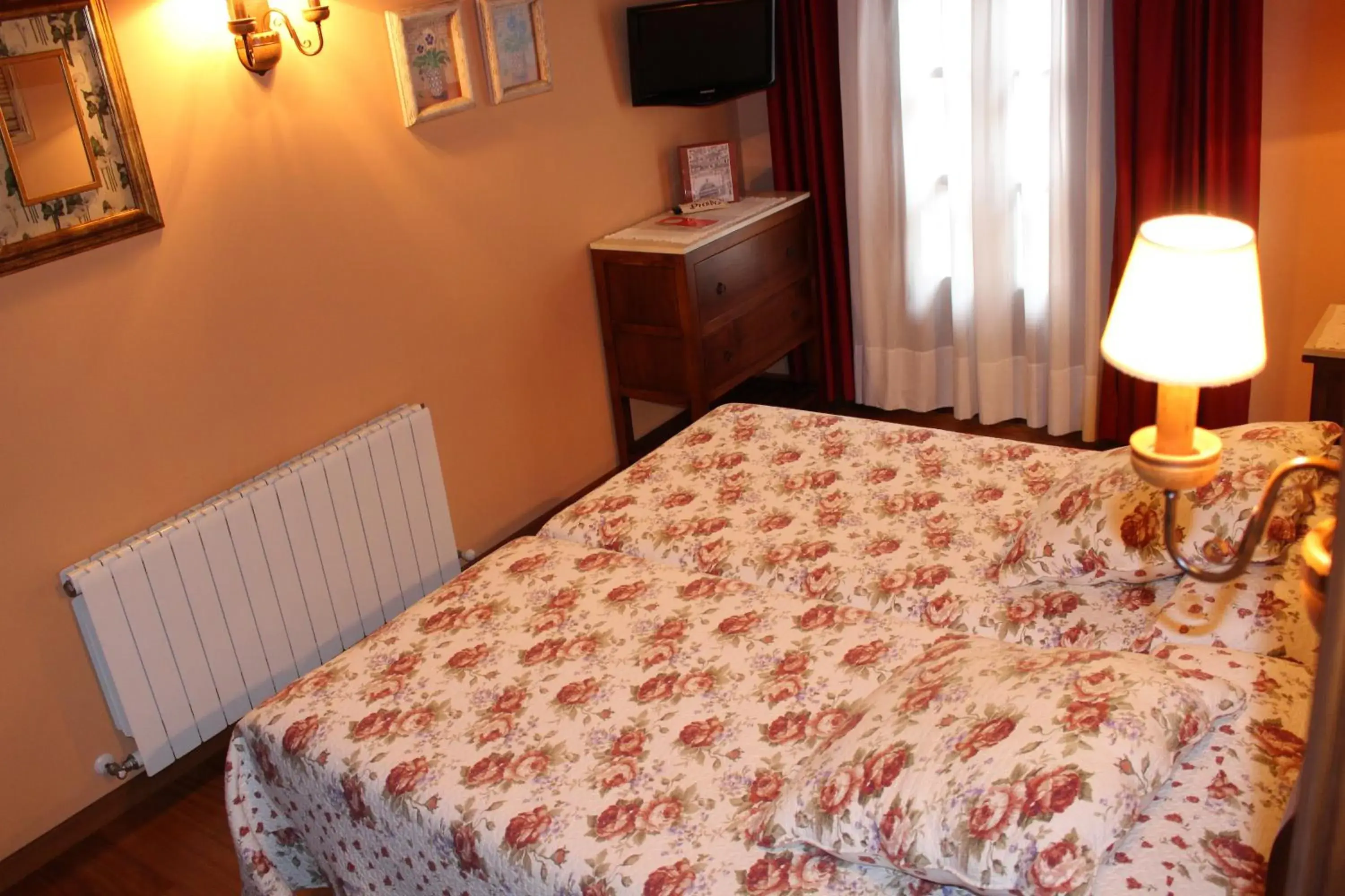 Photo of the whole room, Bed in Hotel Casa Prendes