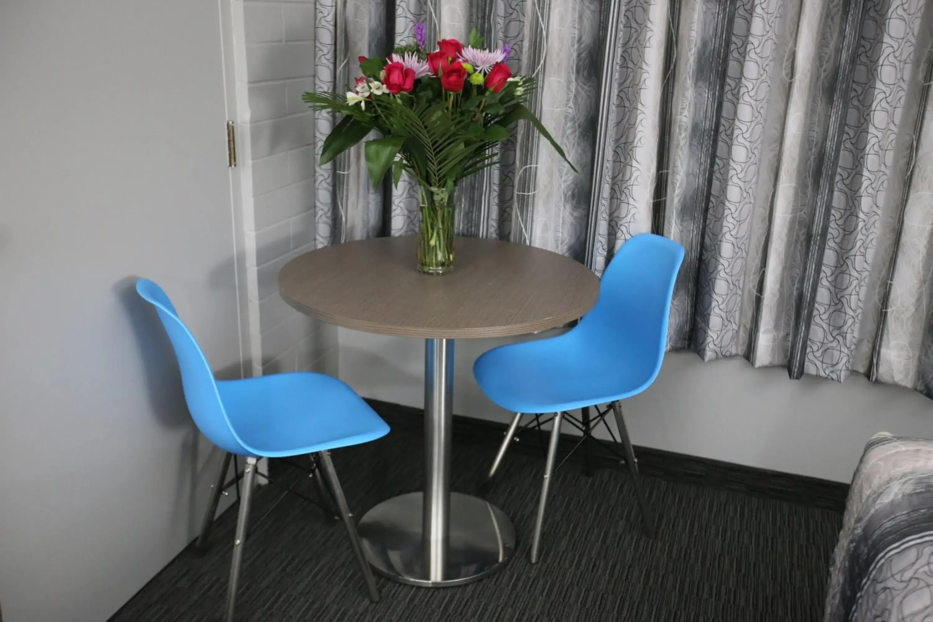 Seating Area in Stanford Inn - Grande Prairie