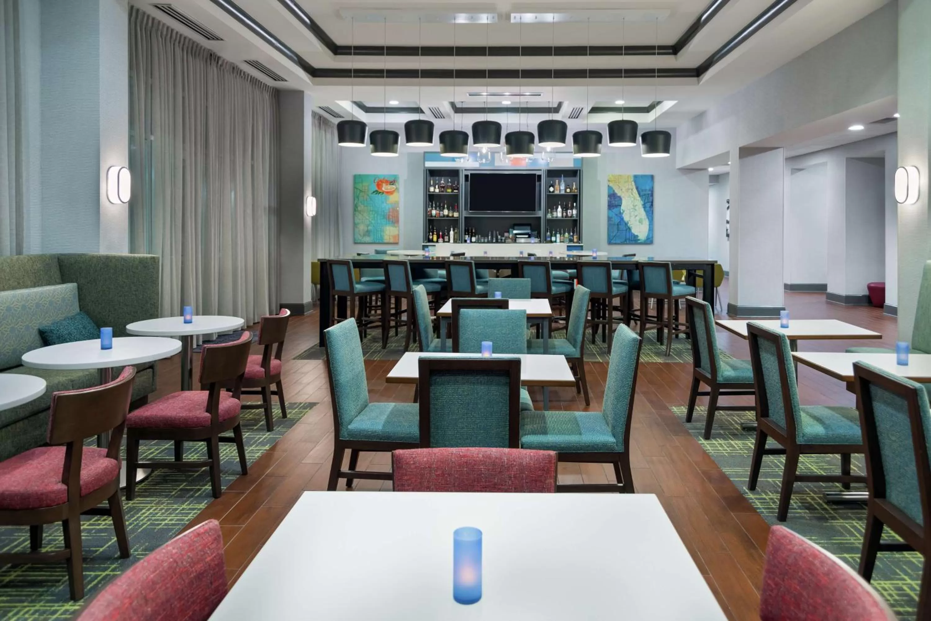 Breakfast in Hampton Inn & Suites Orlando Airport at Gateway Village