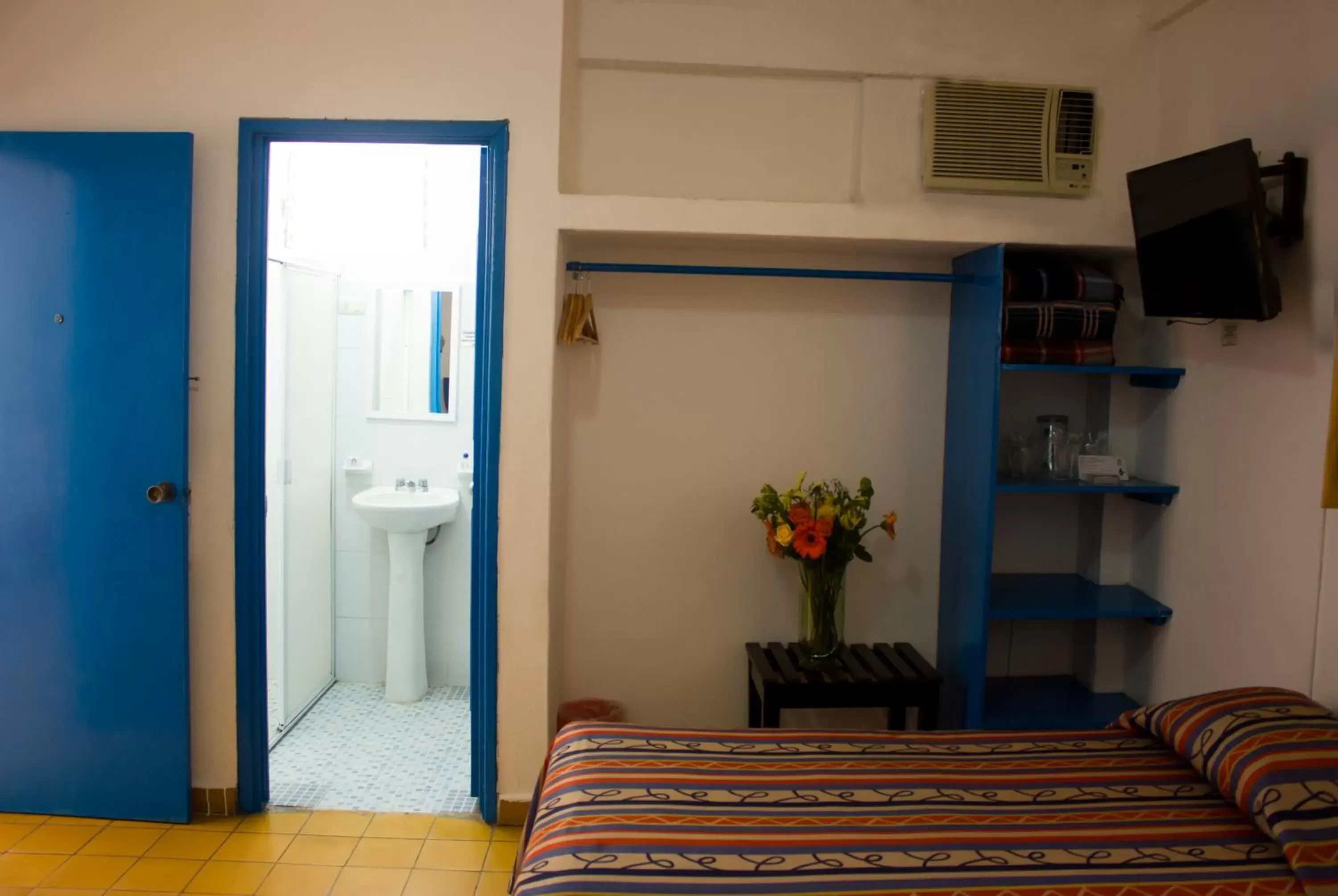 Bathroom, Bed in Hotel Encino Malecón Centro Puerto Vallarta