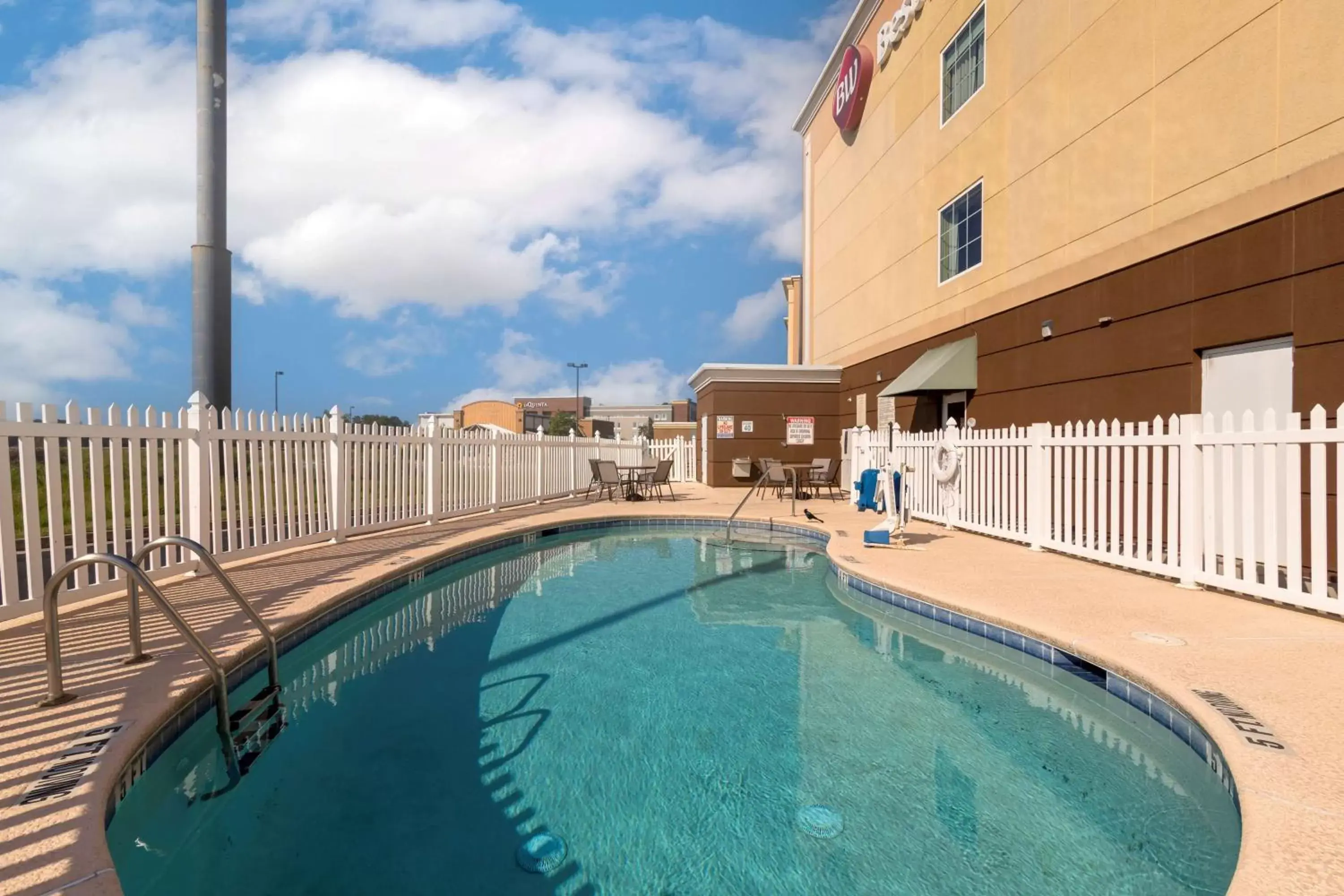 Pool view, Swimming Pool in Best Western Plus Brunswick Inn & Suites